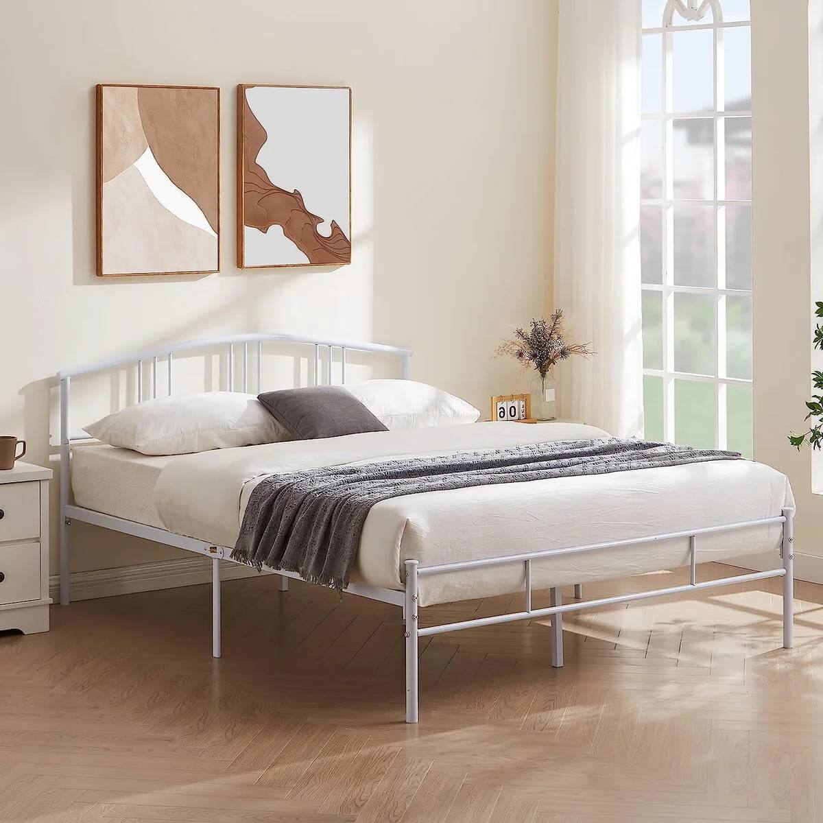 Left. Hivvago - Hivvago Queen size Metal Platform Bed Frame with Arched Headboard - White.
