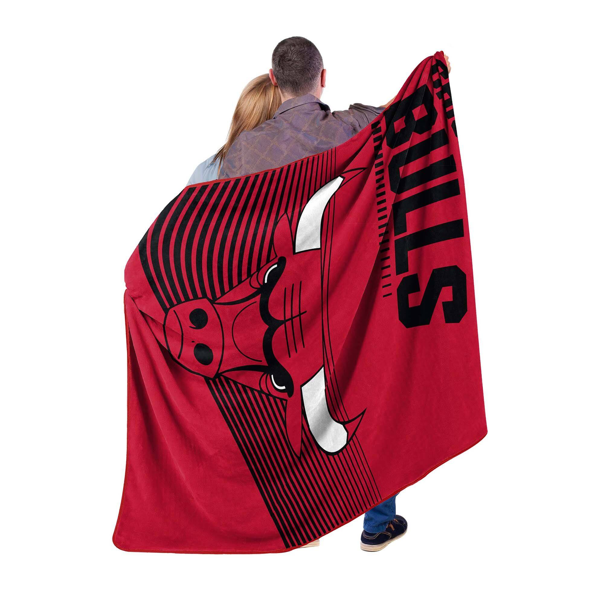Angle. Sweet Home Collection - NBA Chicago Bulls 60" x 80" Raschel Throw Blanket - Red.