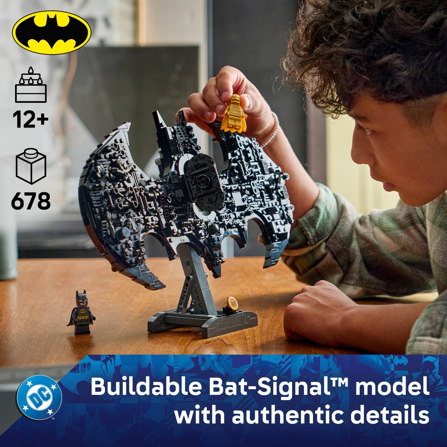 12+ TENSA 678  
Buildable Bat-Signal™ model with authentic details