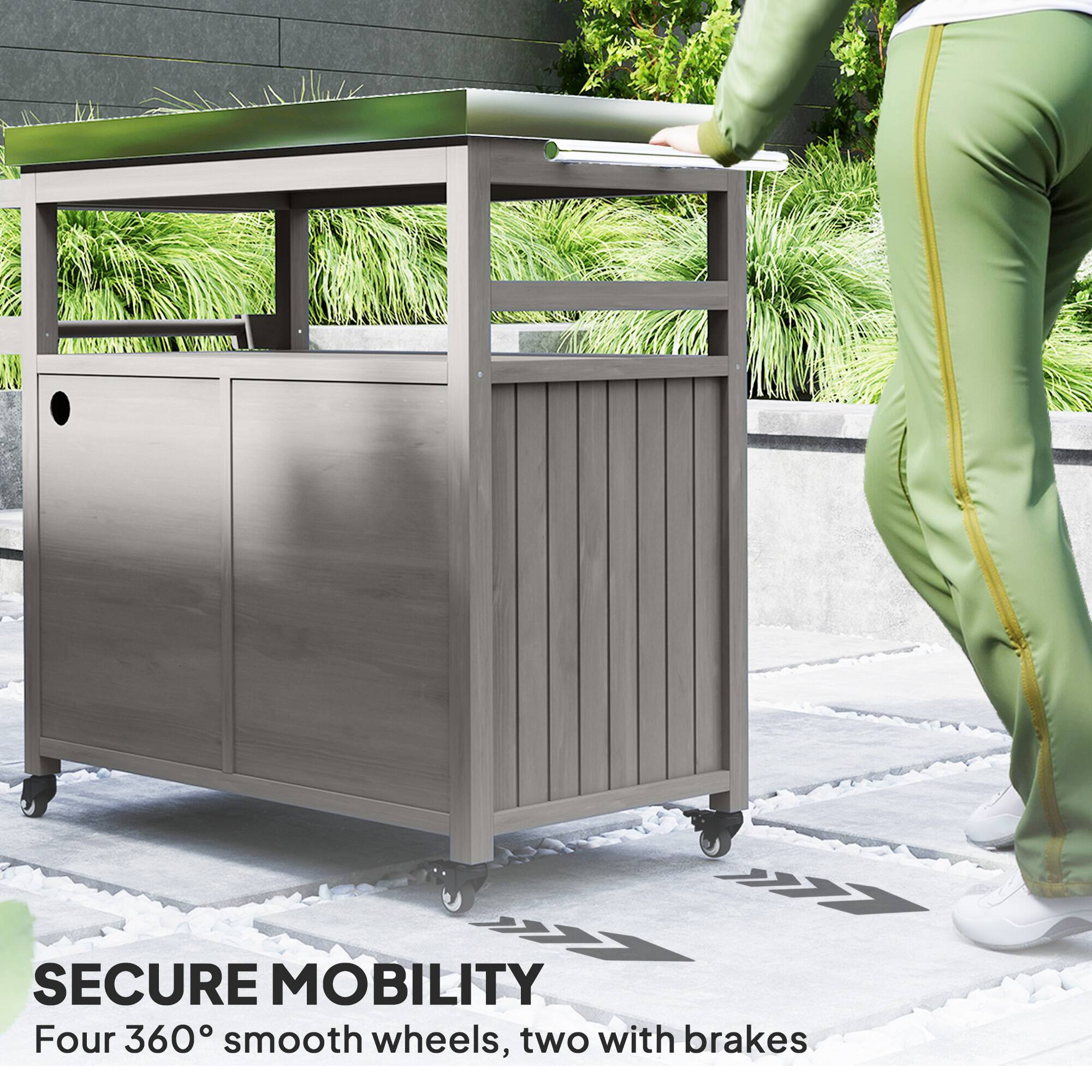 I SECURE MOBILITY Four 360° smooth wheels, two with brakes