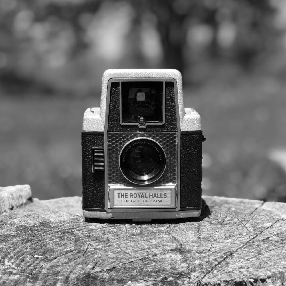 Front. Center of the Frame [LP].