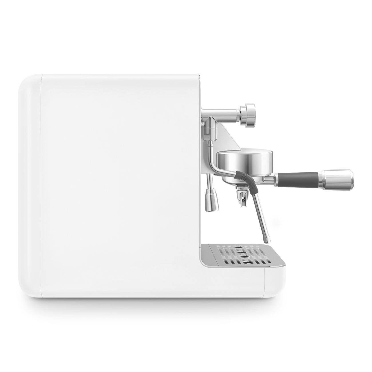 Angle. SMEG - Semi-Pro Espresso Machine - Matte White.