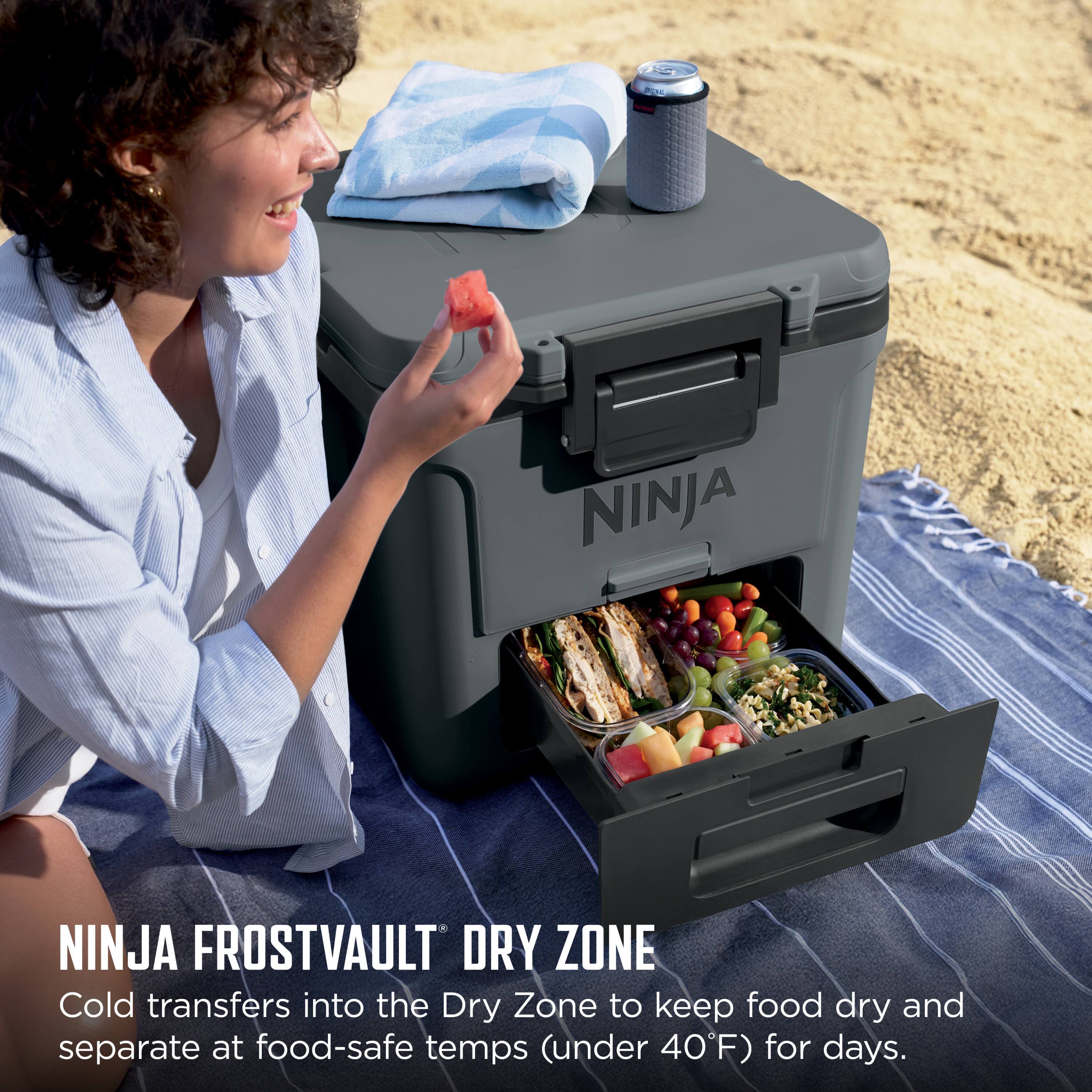 NINJA FROSTVAULT DRY ZONE  
Cold transfers into the Dry Zone to keep food dry and separate at food-safe temps (under 40°F) for days.
