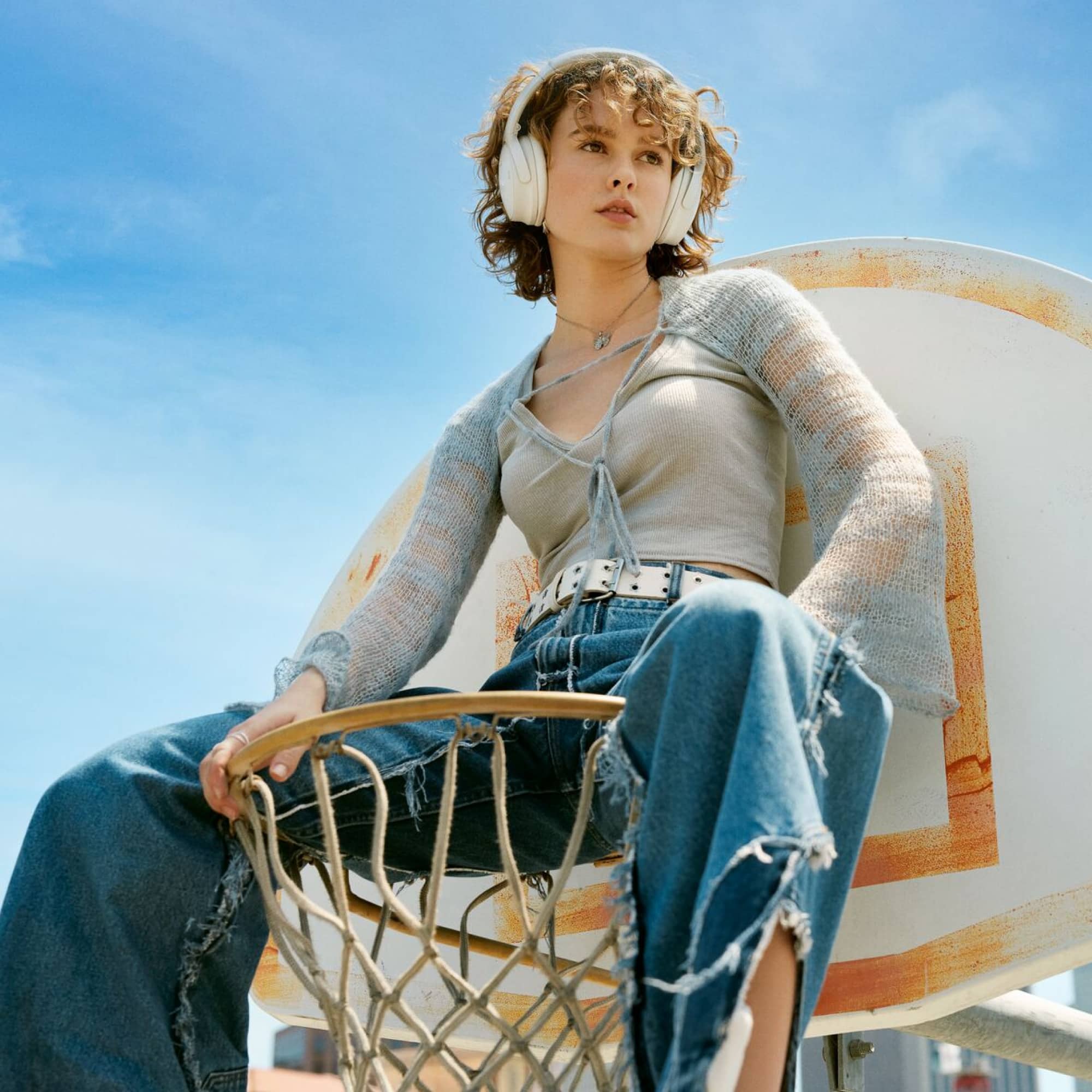 Alt View 13. Bose - QuietComfort Wireless Noise Cancelling Over-the-Ear Bluetooth Headphones - White Smoke.