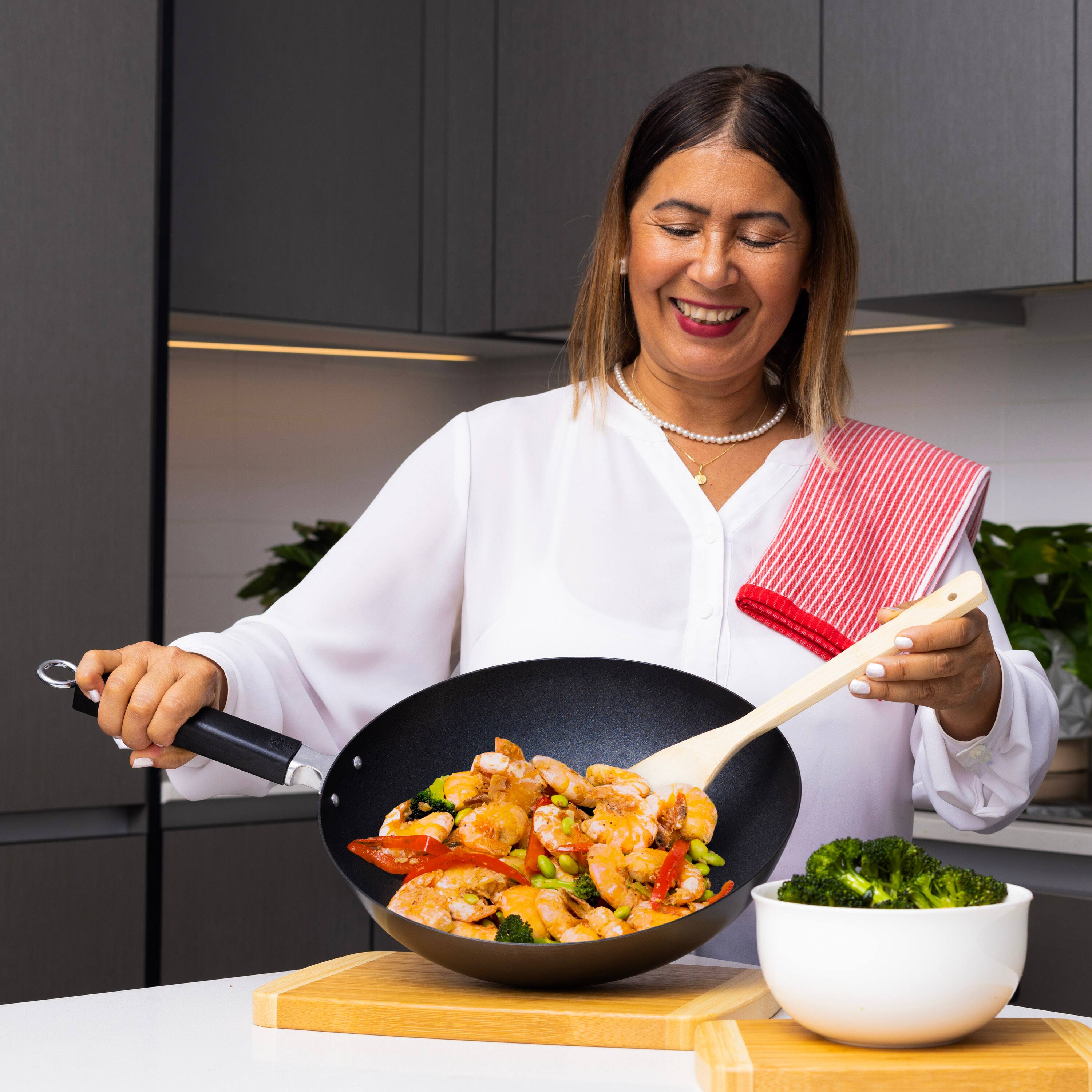 Alt View 6. Escali - Joyce Chen Professional Series 12-Inch Carbon Steel Excalibur Nonstick Stir Fry Pan with Phenolic Handle - Black.