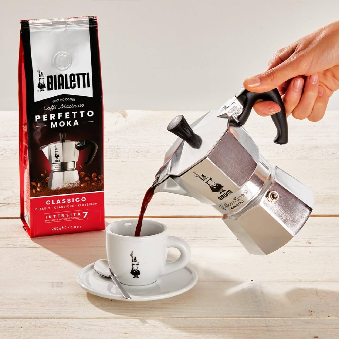 BIALETTI GROUND COFFEE  
Caffè Macinato  
PERFETTO MOKA  
CLASSICO  
CLASSIC - CLASSIQUE - KLASSISCH  
INTENSITÀ 7  
250g e 8.8oz  

BIALETTI  
Moka Express  
MADE IN ITALY