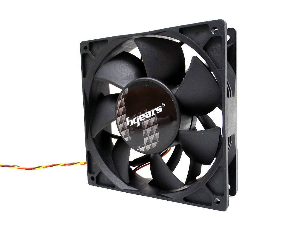 Angle. Bluegears - b-Blaster 24V 140x38 Hi-Speed 5200RPM with 308CFM 2 ball bearing fan Black - Black.