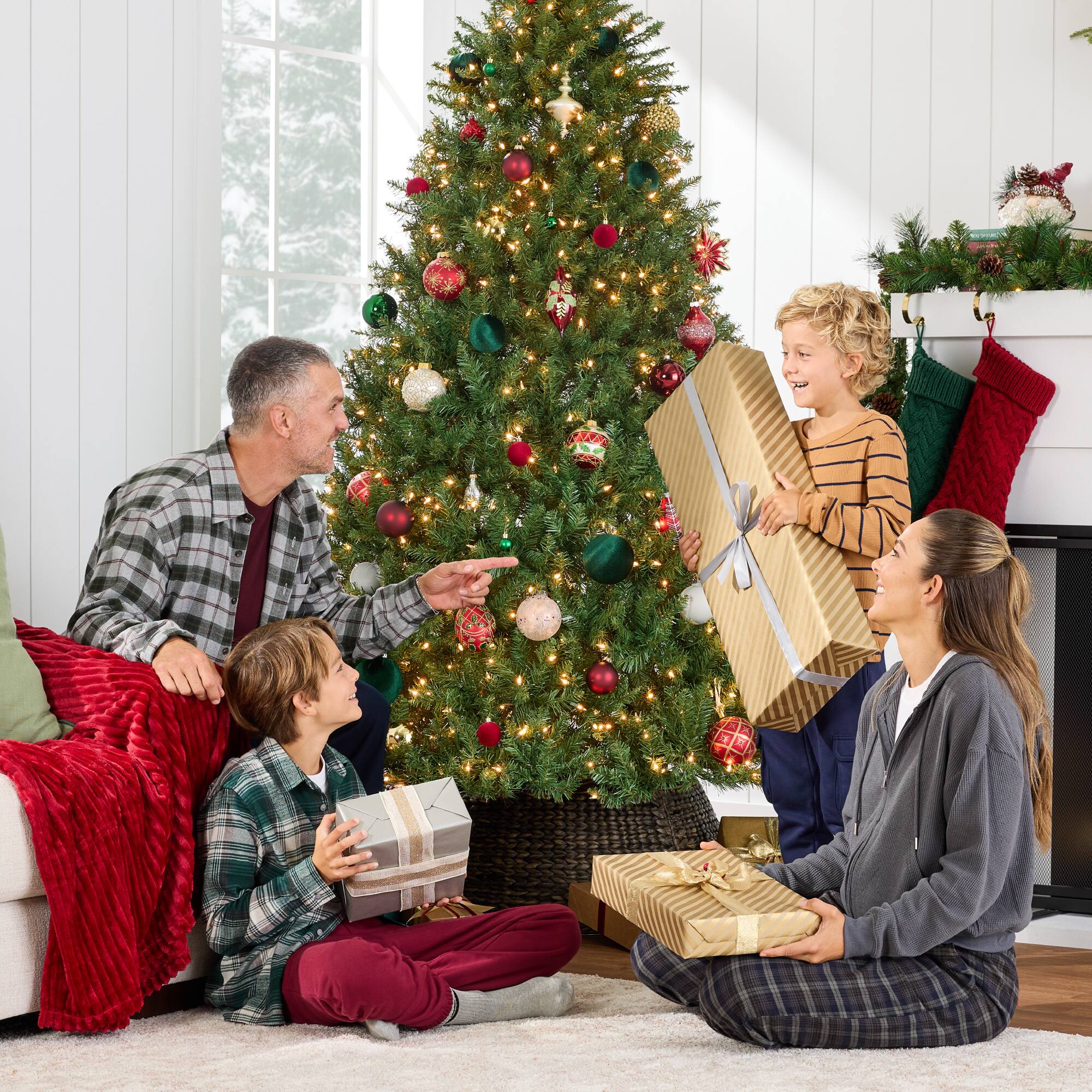 Alt View 3. Best Choice Products - Best Choice Products 4.5ft Pre-Lit Hinged Douglas Full Fir Artificial Christmas Tree Holiday Decoration w/ 200 Lights - Green.