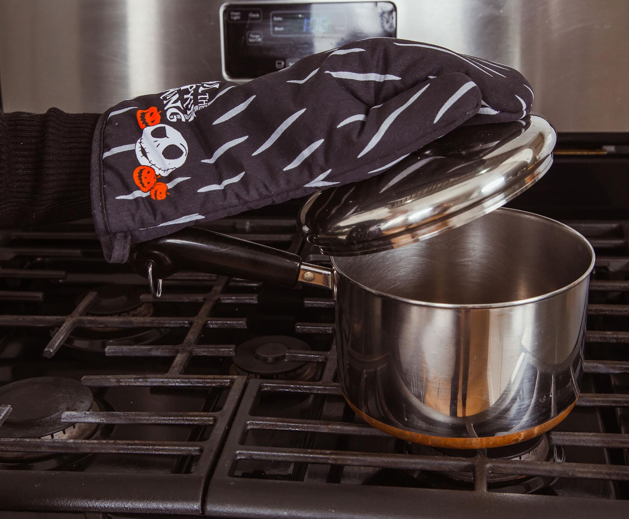 The text on the oven mitt reads: "THE G"