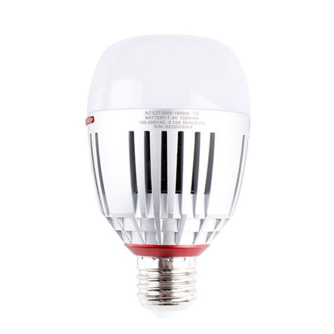 RC E27 2000-10000k  
BATTERY: 7.4V 1300mAh  
100-200VAC 0.12A 50Hz  
S/N: 3/N.6EQ002064