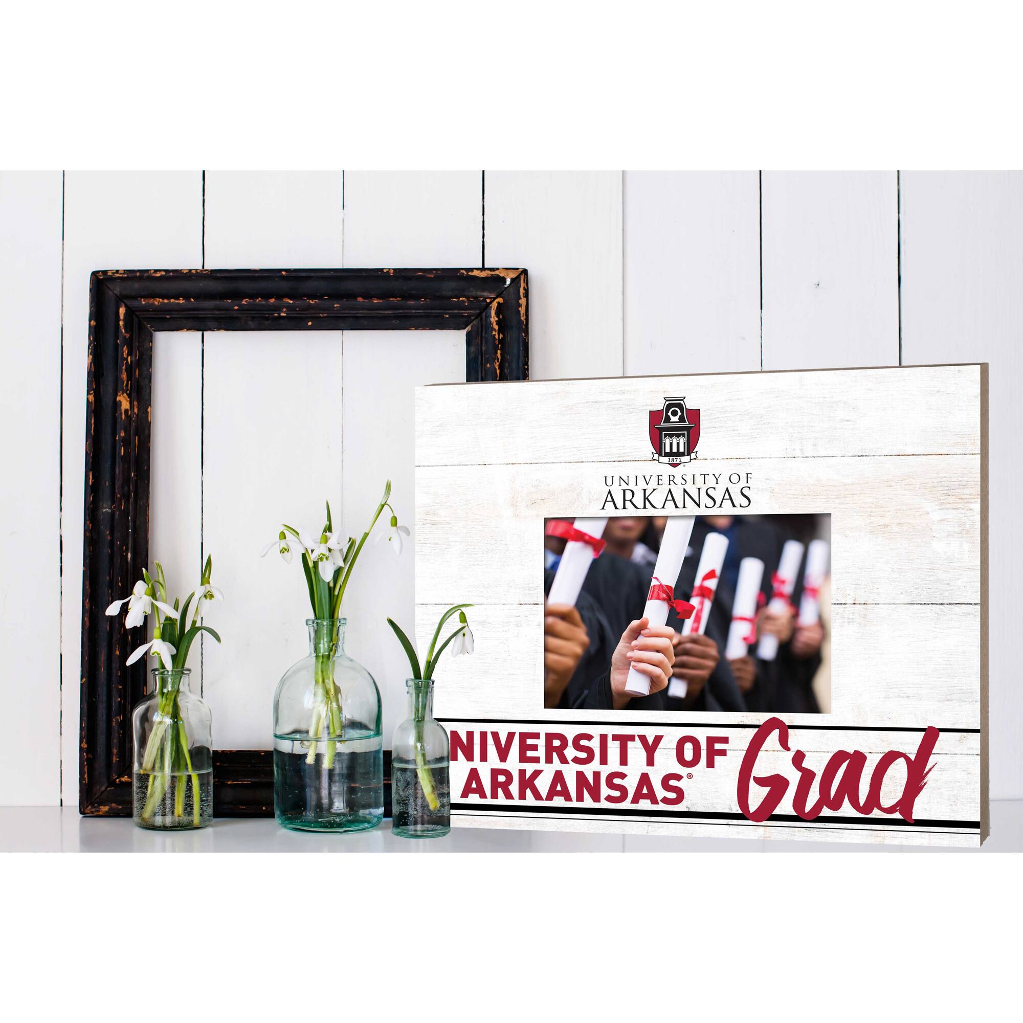 UNIVERSITY OF ARKANSAS  
UNIVERSITY OF ARKANSAS  
Grad