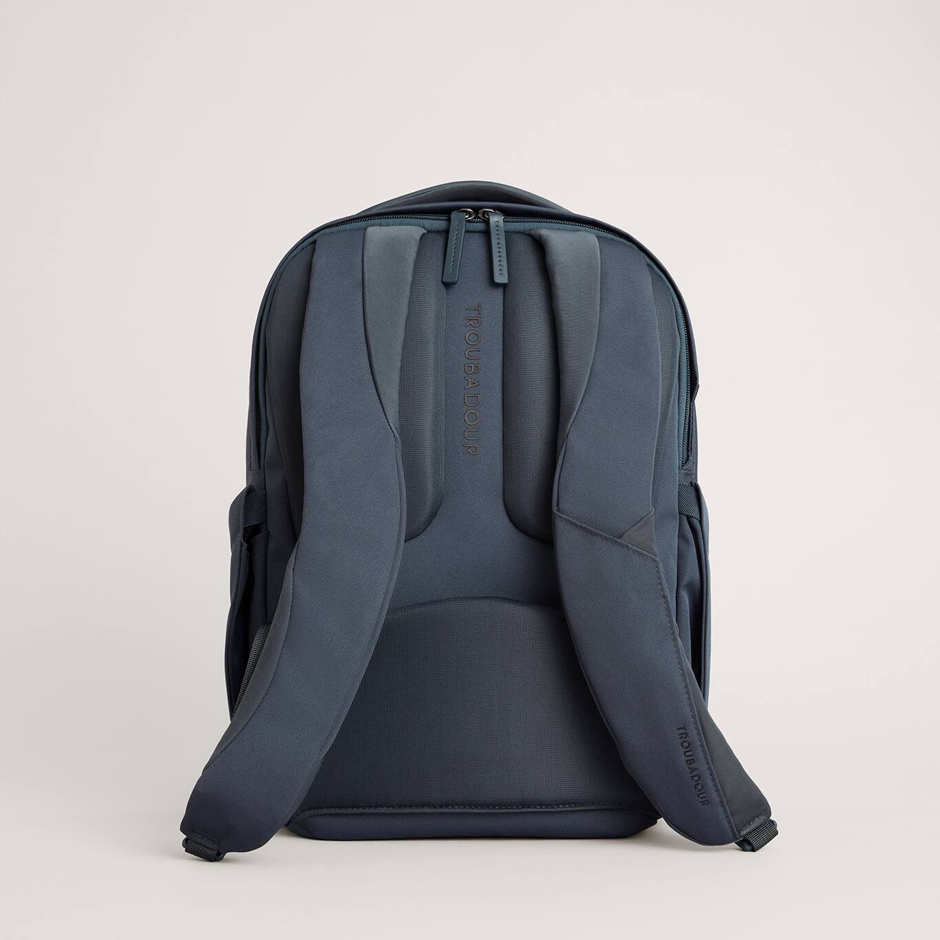 TROUBADOUR  
TROUBADOUR  
TROUBADOUR