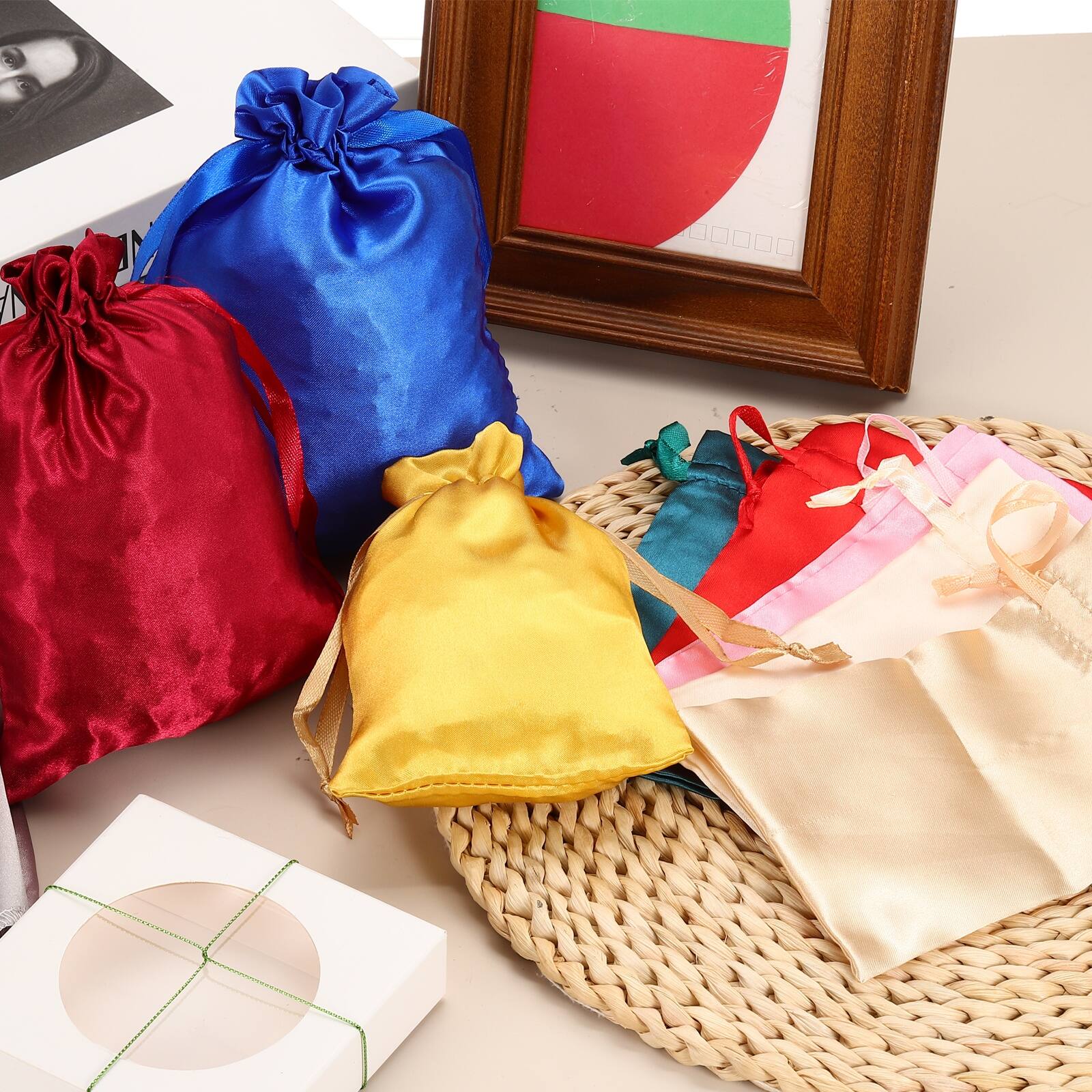 Alt View 3. Unique Bargains - 12pcs 5.1" x 7.1" Party Favor Bags Favor Bags for Birthday Candy - Rose Red.