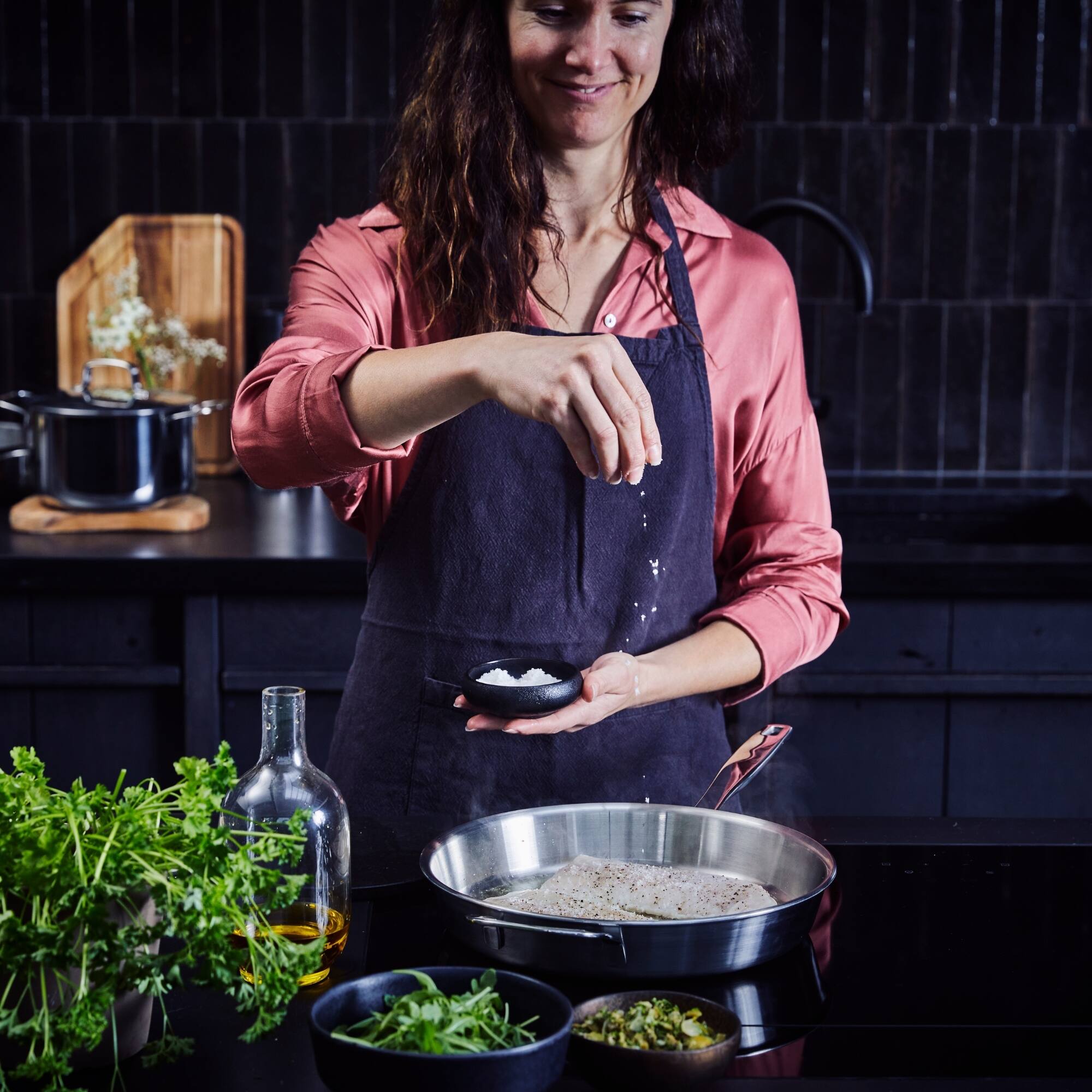 Left. Alva - Alva Maestro 5-Ply Stainless Steel Frying Pan 9.5" - Oven Safe and Toxin-Free Cookware - Silver.