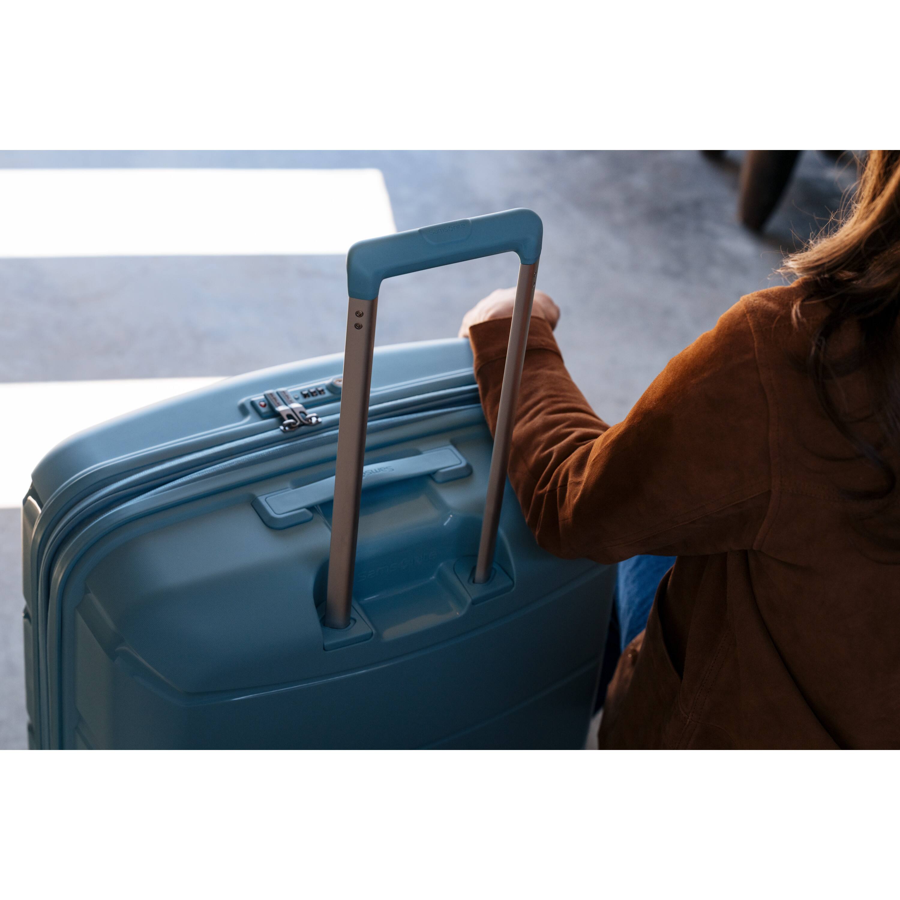 Alt View 11. Samsonite - Outline Pro Large Spinner Suitcase - Vintage Blue.