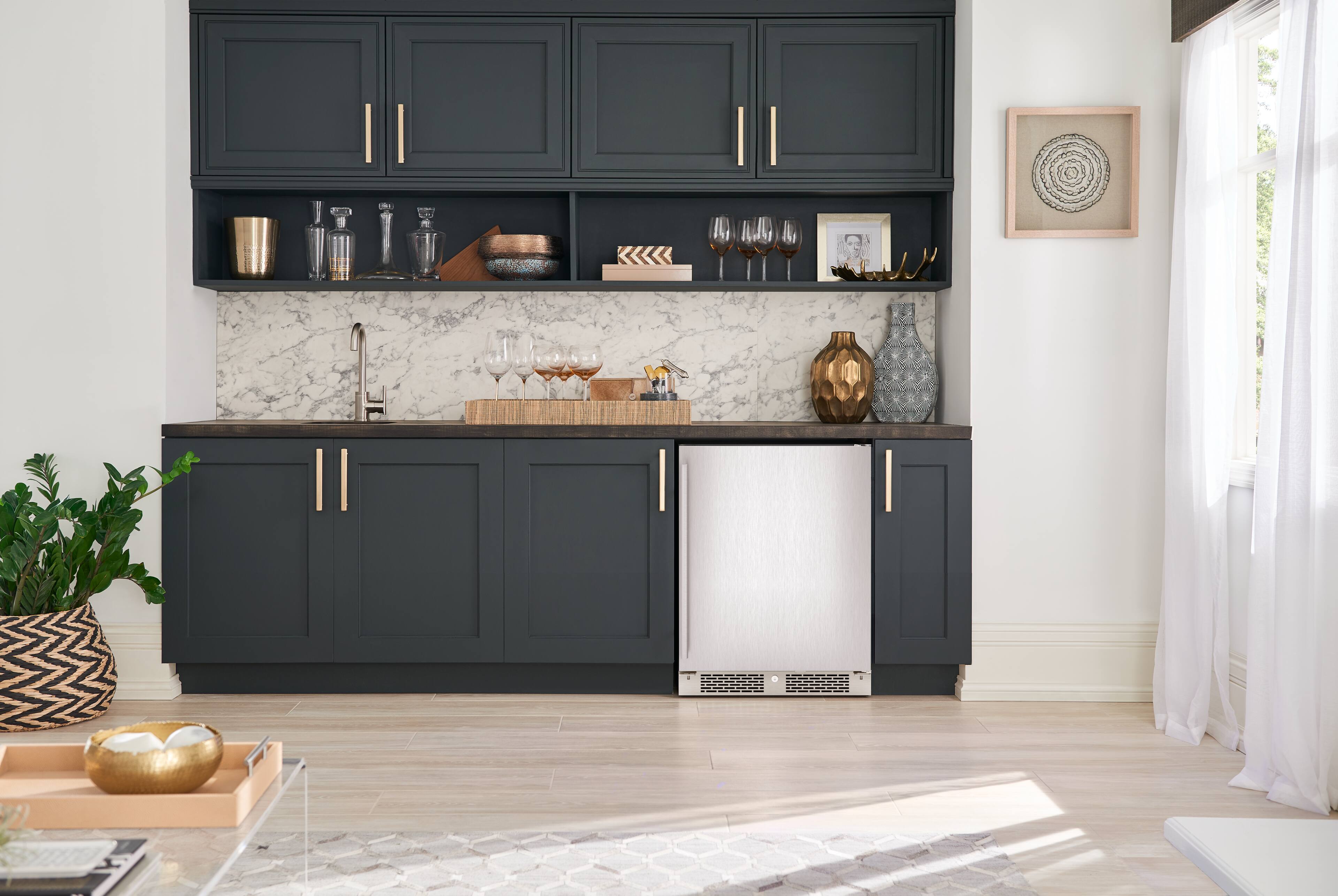 Alt View 13. Zephyr - Presrv 24 in. 7-Bottle and 112 Can ADA Single Zone Reversible Door Beverage Cooler - Stainless Steel.