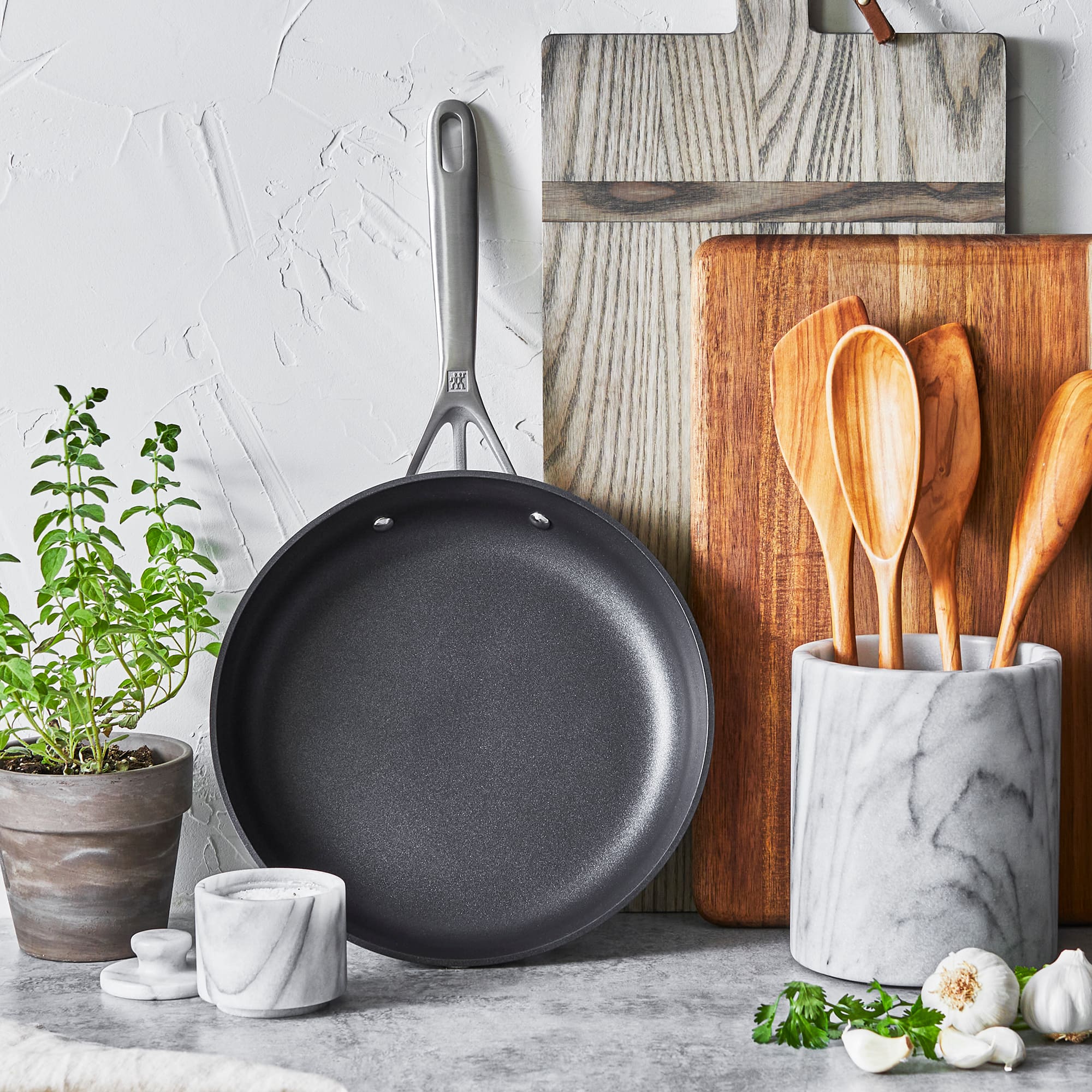 ZWILLING - Motion Hard Anodized 10-inch Aluminum Nonstick Fry Pan - Matte Black