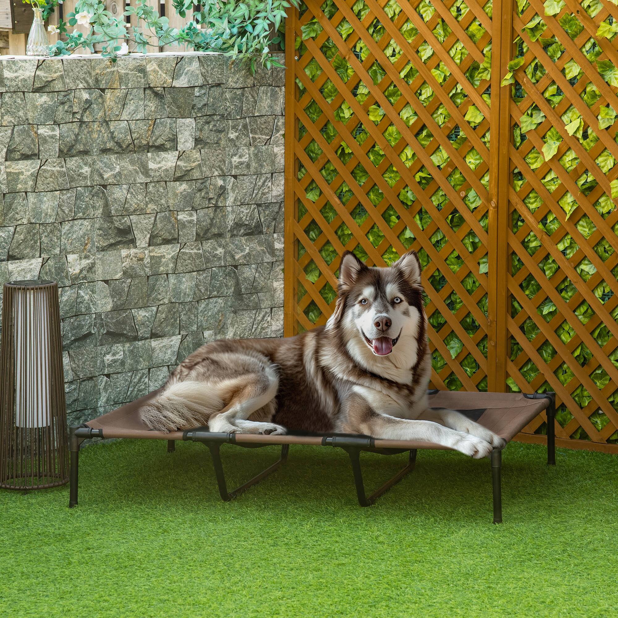 Angle. Pawhut - XL Elevated Dog Bed, Outdoor Raised Dog Bed, Portable Pet Cot w/Carry Bag Metal Frame Breathable Mesh - Tan.