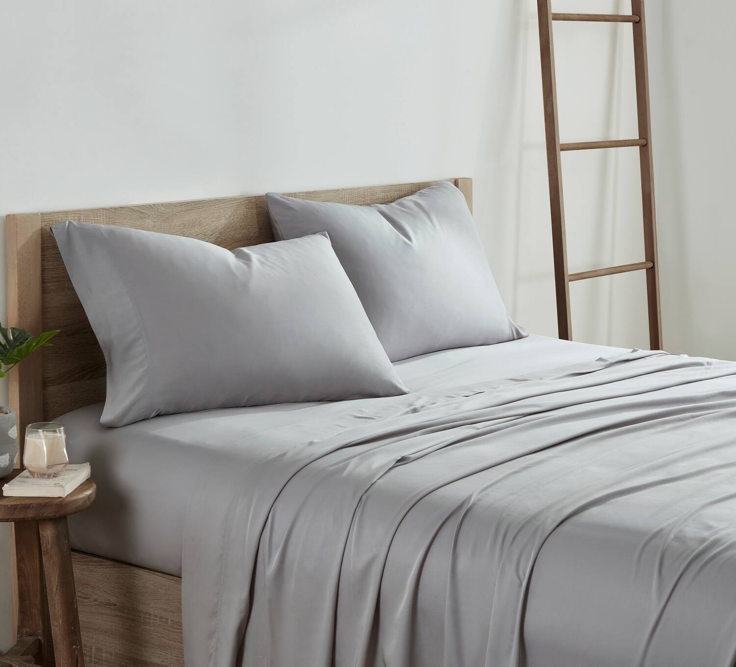 Left. Kathy Ireland - Kathy Ireland 300 Thread Count 100% Bamboo Sheet Set - Alloy.