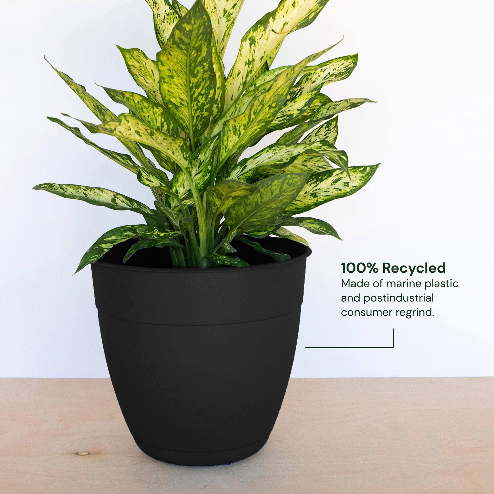 100% Recycled  
Made of marine plastic and postindustrial consumer regrind.