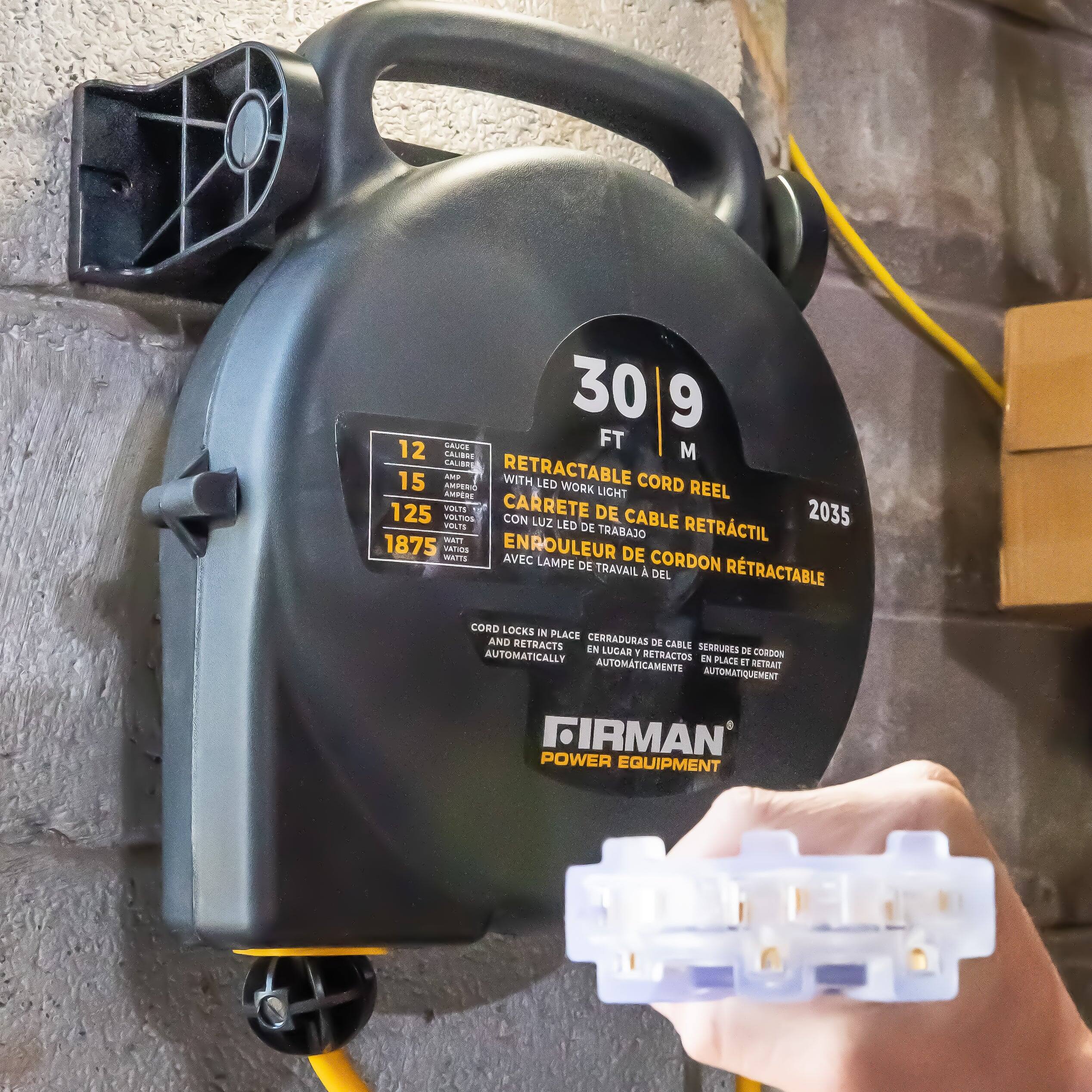 30 FT / 9 M  
RETRACTABLE CORD REEL  
12 CALIBERS  
15 AMPERES  
125 VOLTS  
1875 WATTS  
2035  
CABLERE DE CABLE RETRACTIL  
CON LUZ LED DE TRABAJO  
CERRADURAS DE CORDON RETRACTABLE  
CORD LOCKS IN PLACE AND RETRACTS AUTOMATICALLY  
CERRADURAS DE CORDON RETRACTABLE EN LUGAR Y RETRACTA AUTOMATICAMENTE  
TIRMAN  
POWER EQUIPMENT