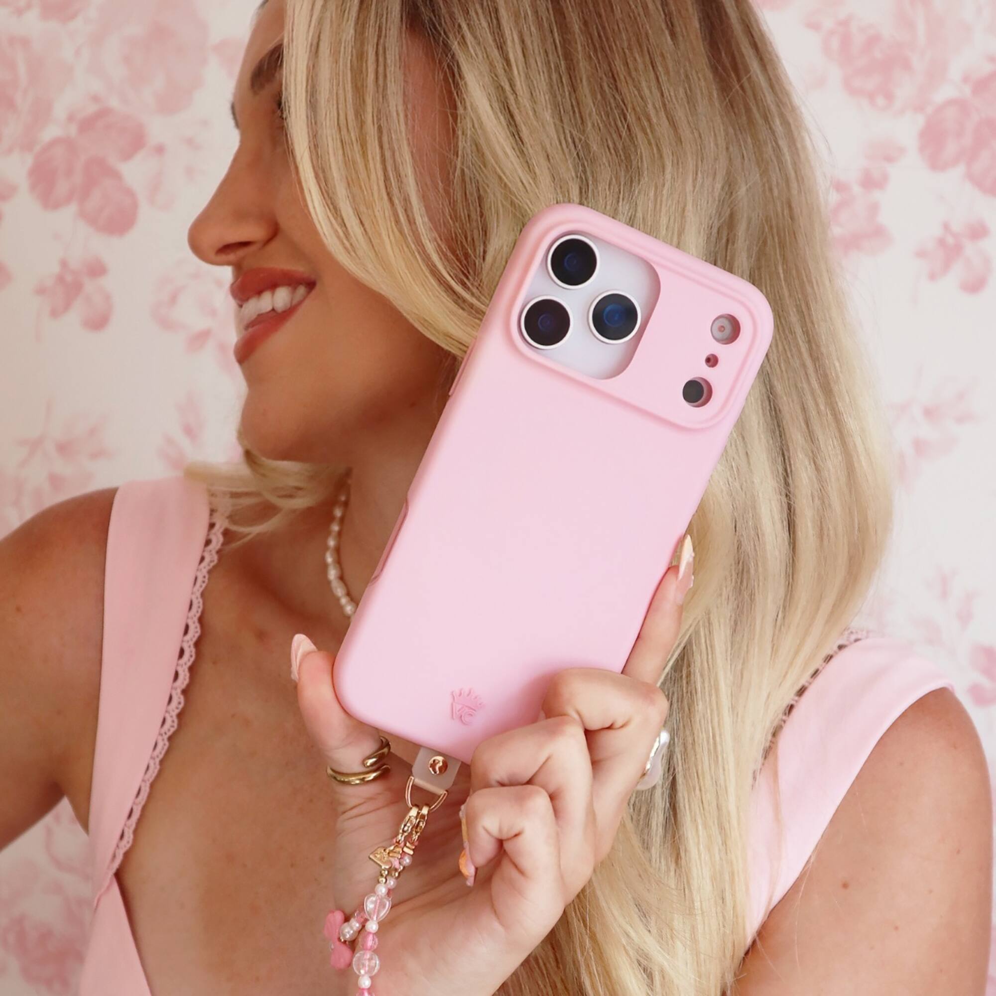 Alt View 5. VELVET CAVIAR - MagSafe Case for Apple iPhone 17 Pro Max - Strawberry Milk.