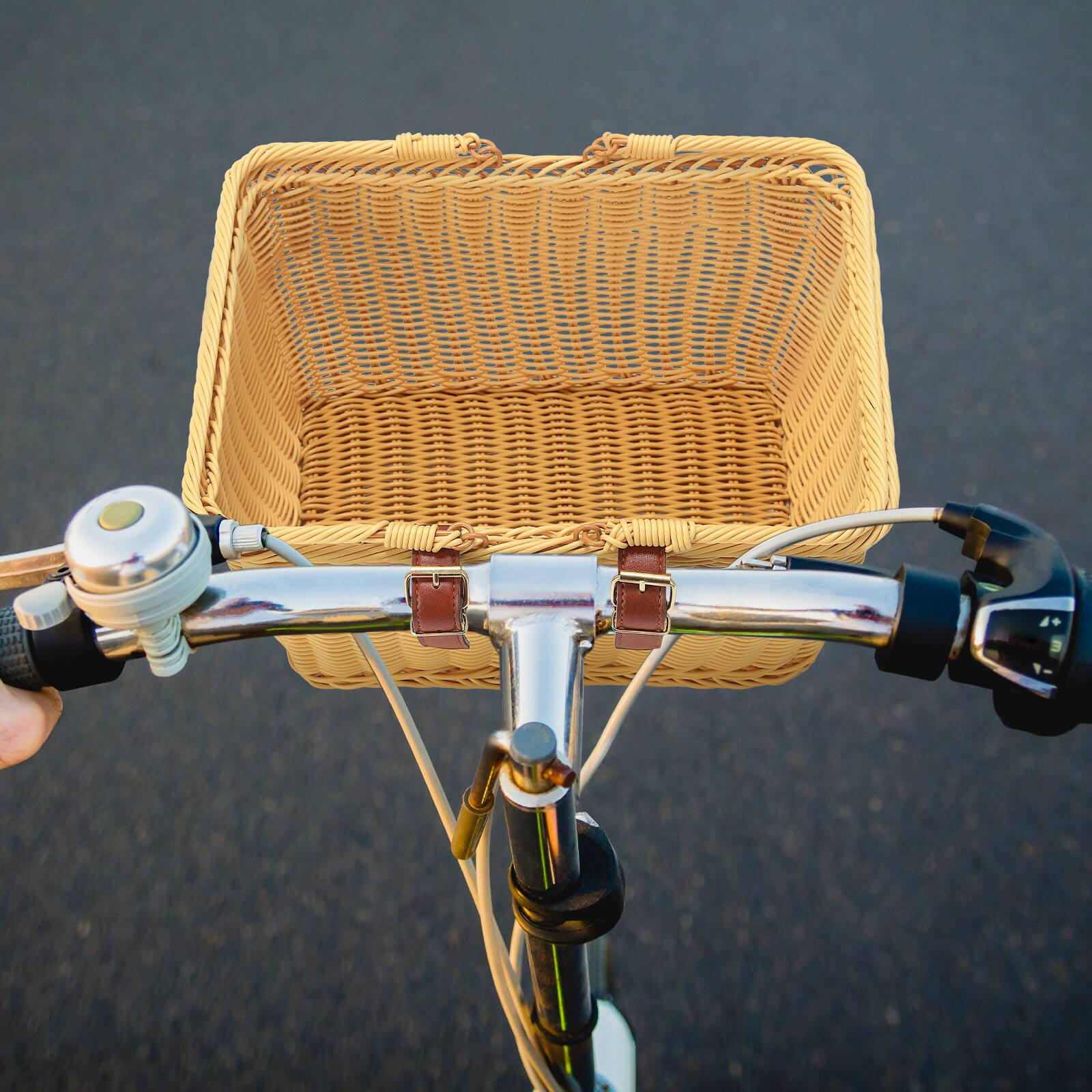 Back. Oumilen - Hand Woven Plastic Wicker Bike Basket with Leather Buckle Straps - Natural.