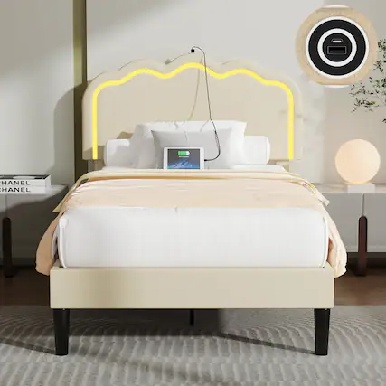 I I HANEL HANEL
CHANEL
CHANEL