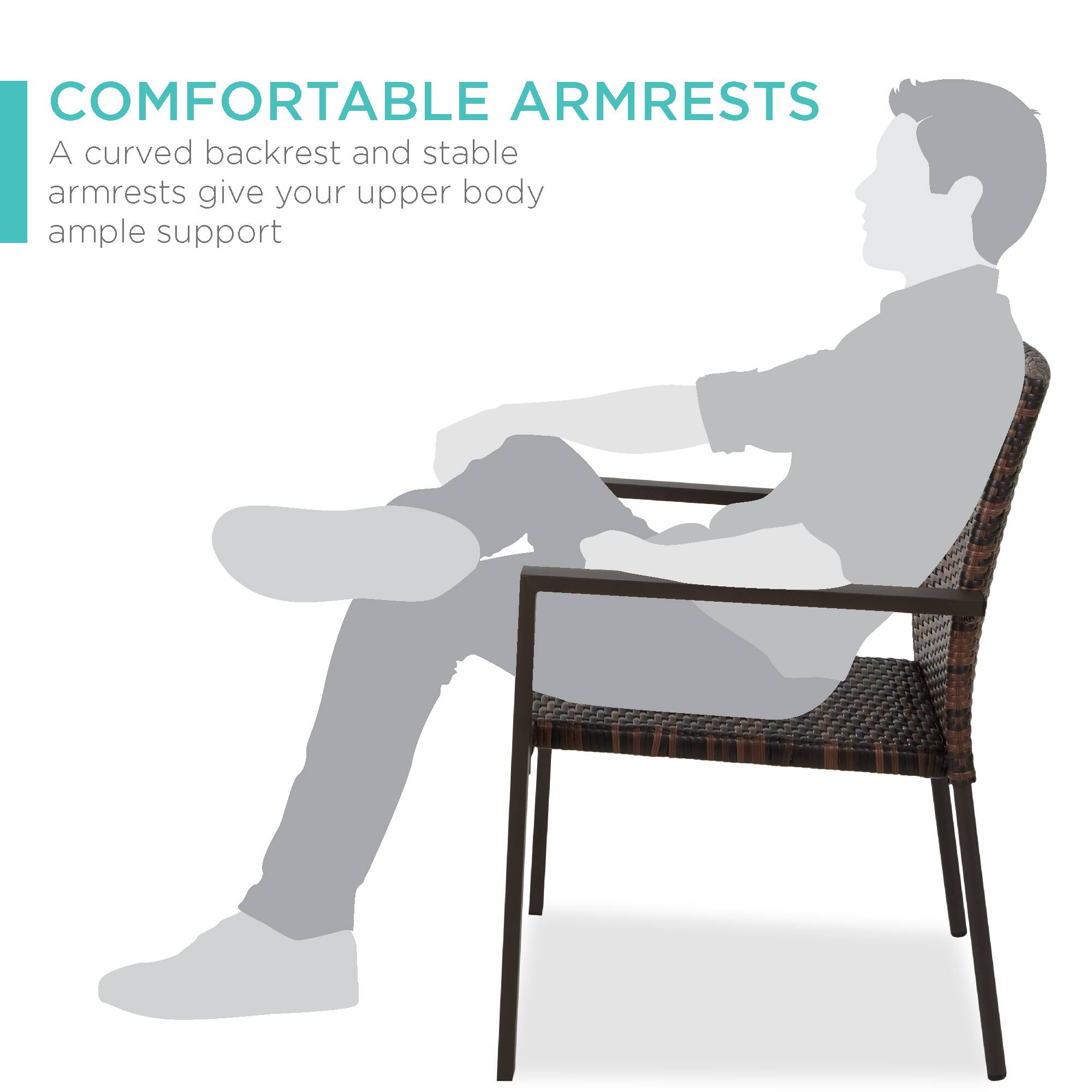 COMFORTABLE ARMRESTS

A curved backrest and stable armrests give your upper body ample support