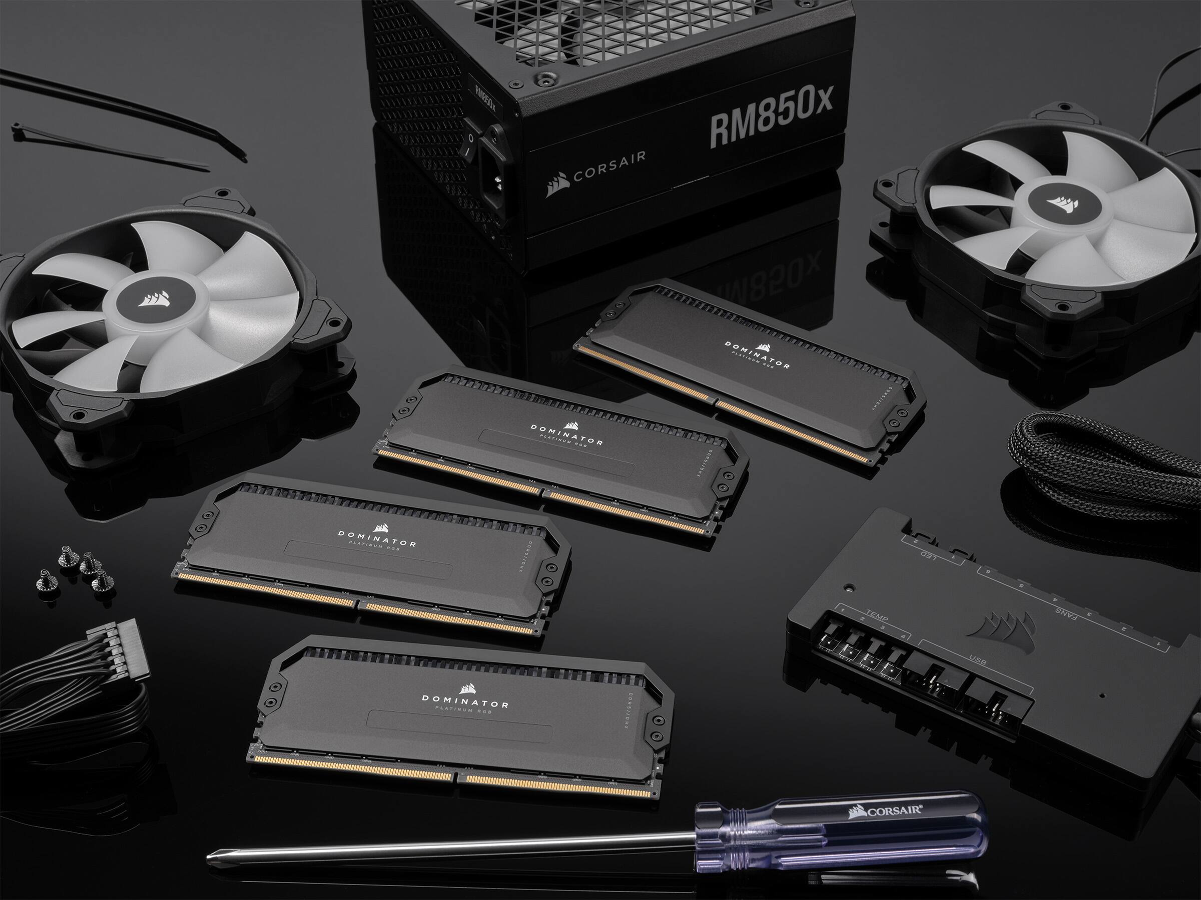 CORSAIR DOMINATOR PLATINUM 32GB (2PK x 16GB) 5600MHz DDR5 C36 DIMM