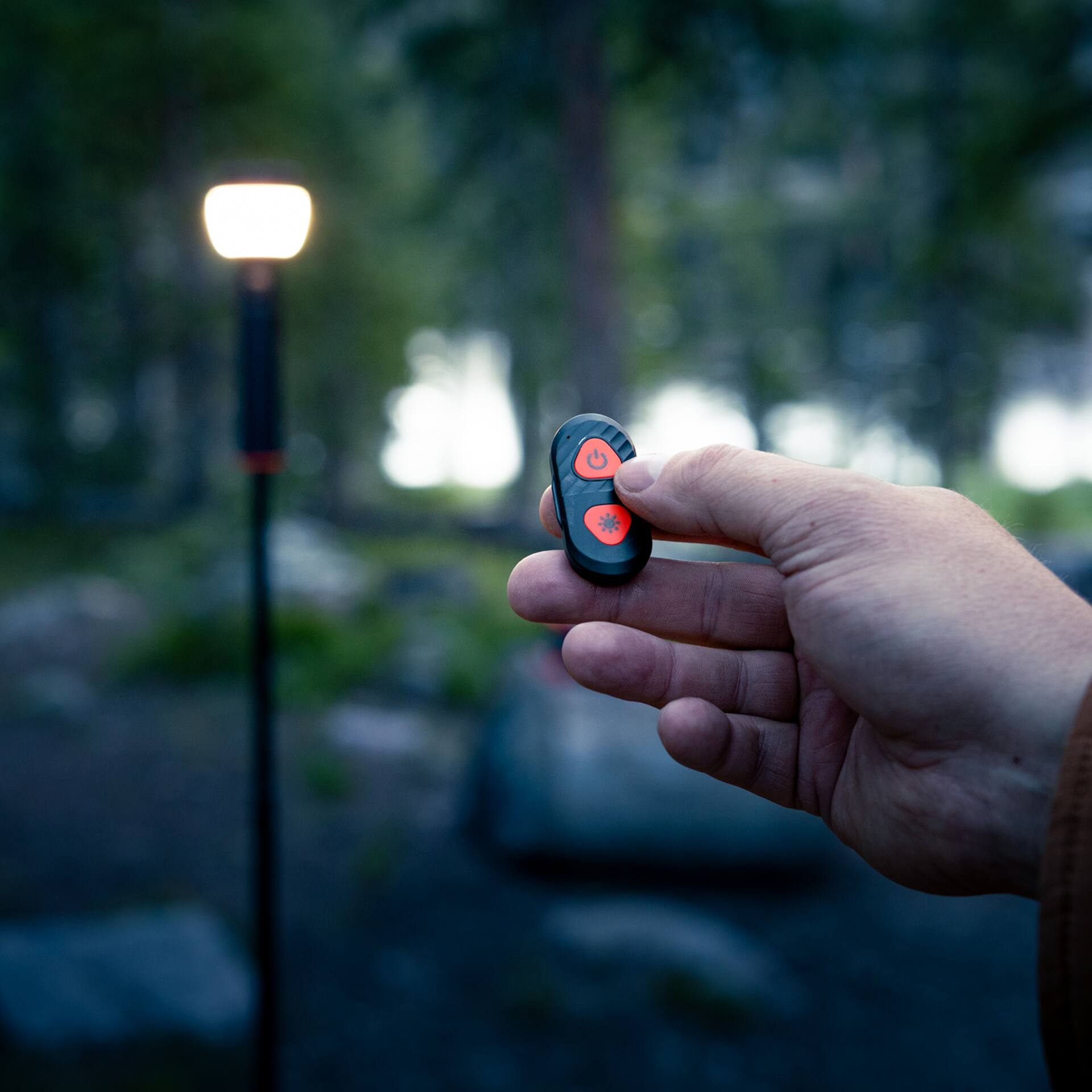 Alt View 4. Dark Energy - Sentinel Rechargeable Telescopic Light with Remote | 800 Lumens, Detachable Flashlight, and 3 Brightness Levels - Black.