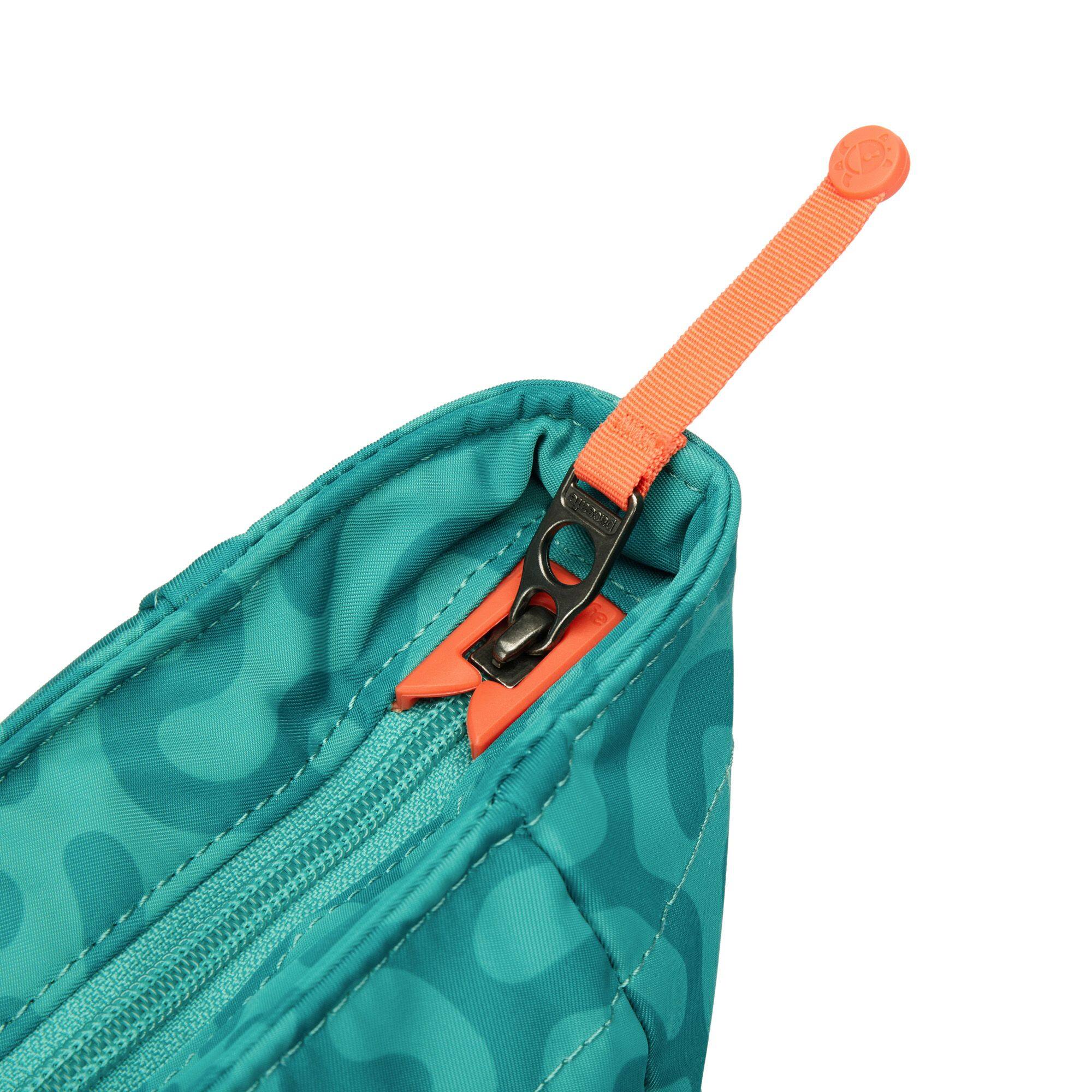Left. Pacsafe - GO Totepack - Reef.