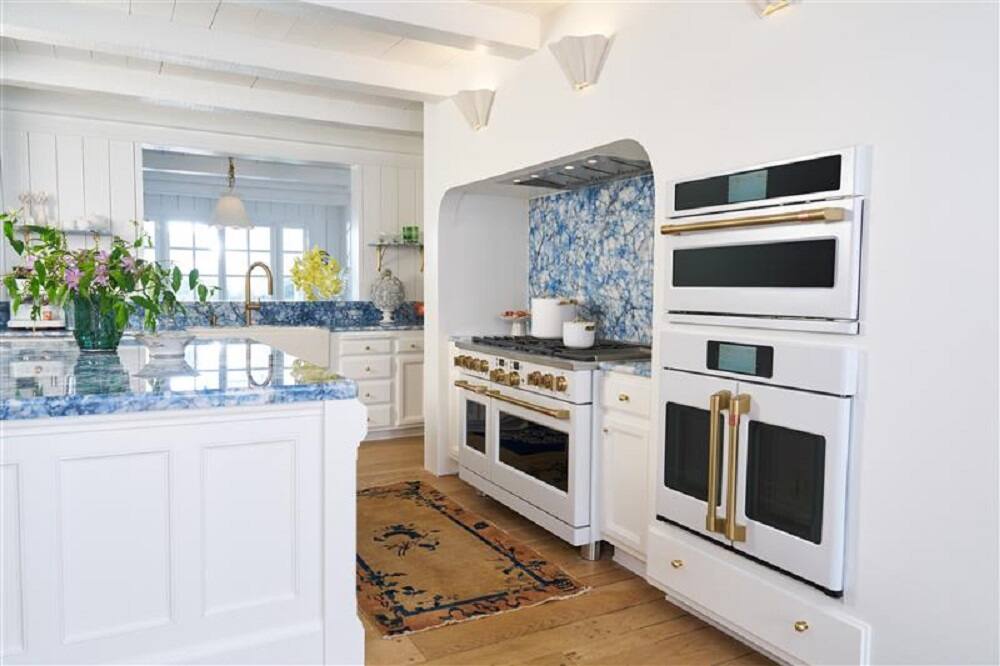 Alt View 30. Café - 8.25 Cu. Ft. Freestanding Double Oven Dual Fuel True Convection Range with 6 Burners, Customizable - Matte White.