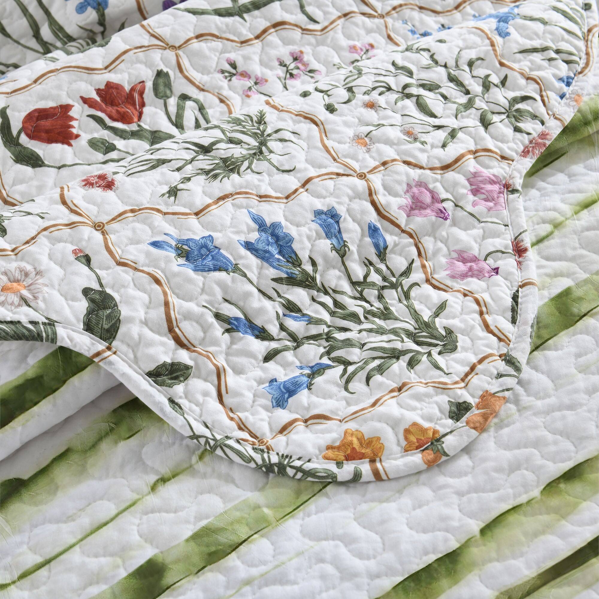 Left. MarCielo - MarCielo 3-Piece Botanical Print Bedspread Set Quilted Floral Coverlet - Multiple colors.