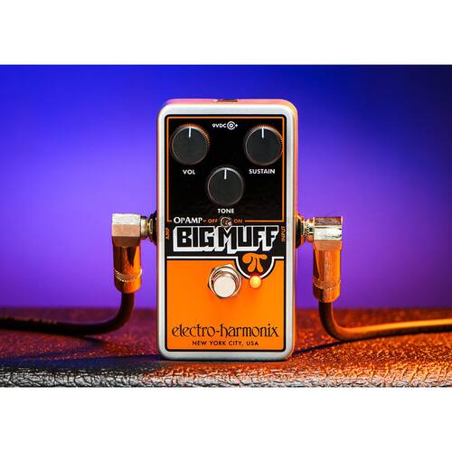 9VDC  
VOL  
SUSTAIN  
TONE  
OPAMP- OFF R ON  
BIG MUFF  
electro-harmonix  
NEW YORK CITY, USA