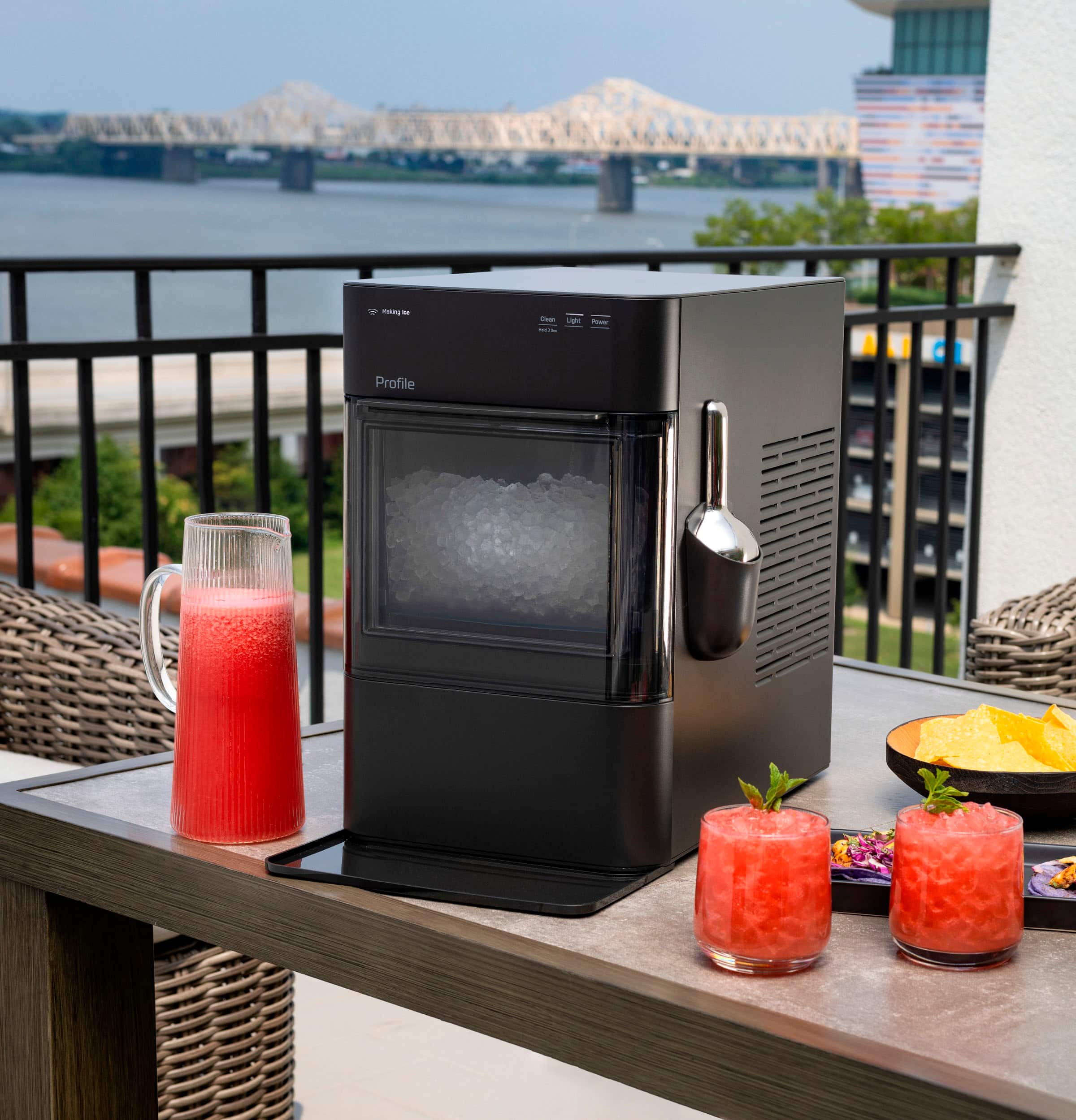 ICE - MAKER - - PROFILE - -