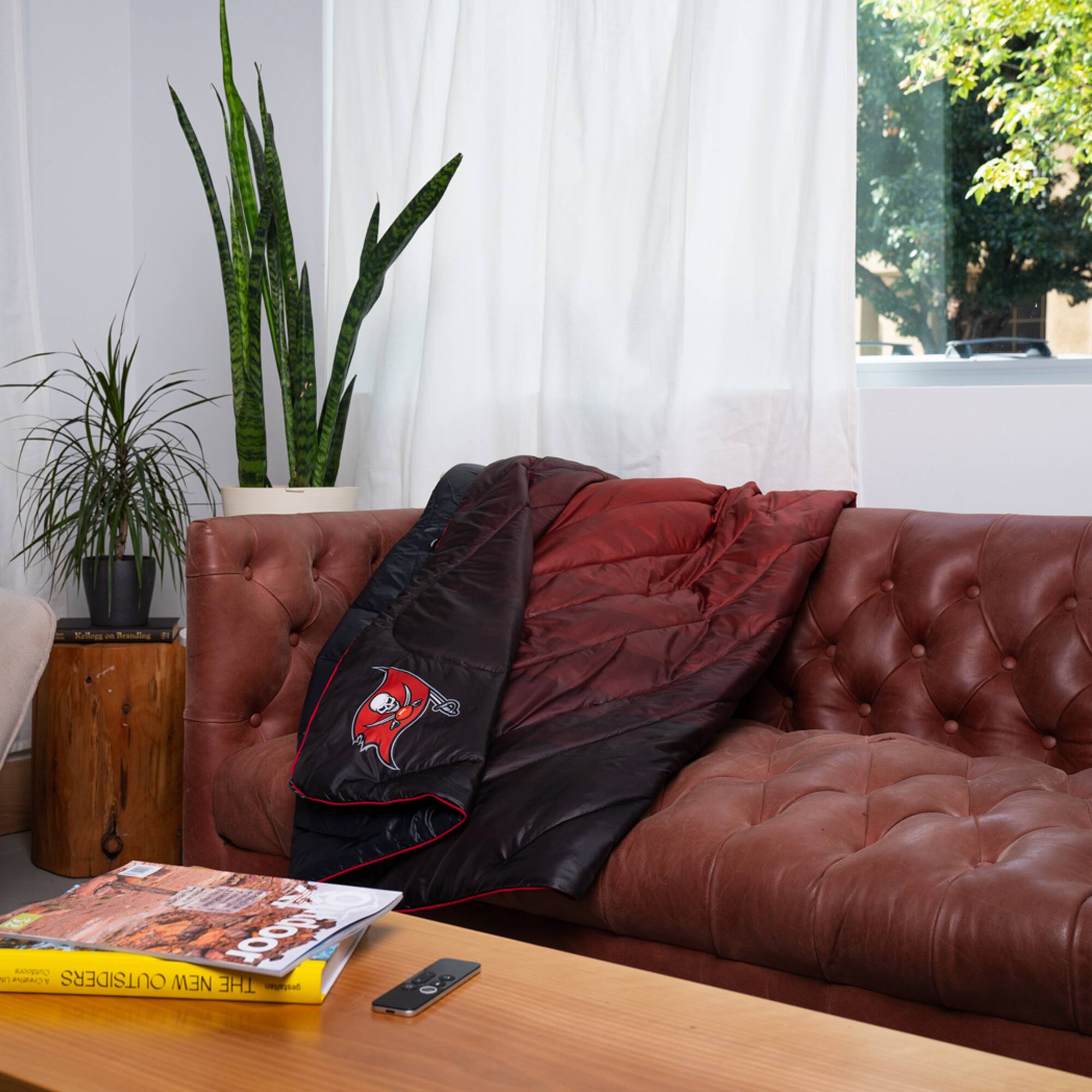 Klass - ad E Sonn door Y nU OUTSIDERS NEW THE aas

The text on the image is:

- "Klass - ad E Sonn door Y nU OUTSIDERS NEW THE aas" (This appears to be a jumbled or stylized text and does not form coherent words or phrases.)
- On the book: "THE MEN WITHOUT NAMES"