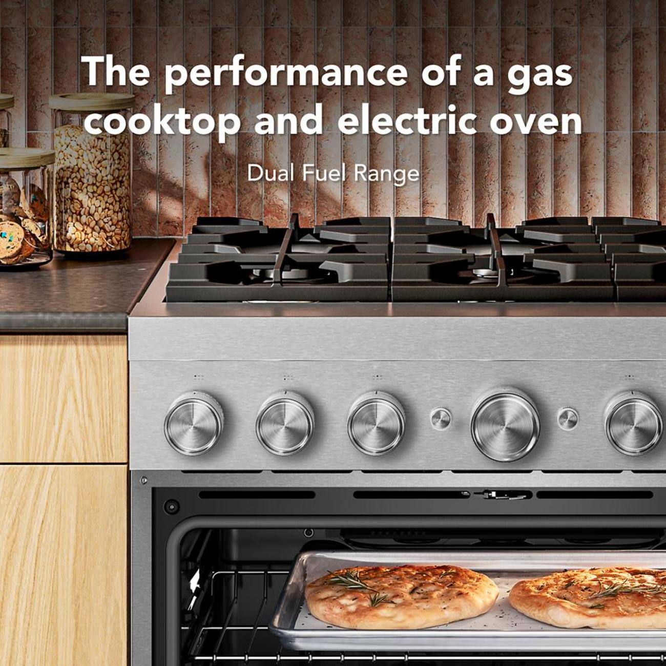 The performance of a gas cooktop and electric oven  
Dual Fuel Range