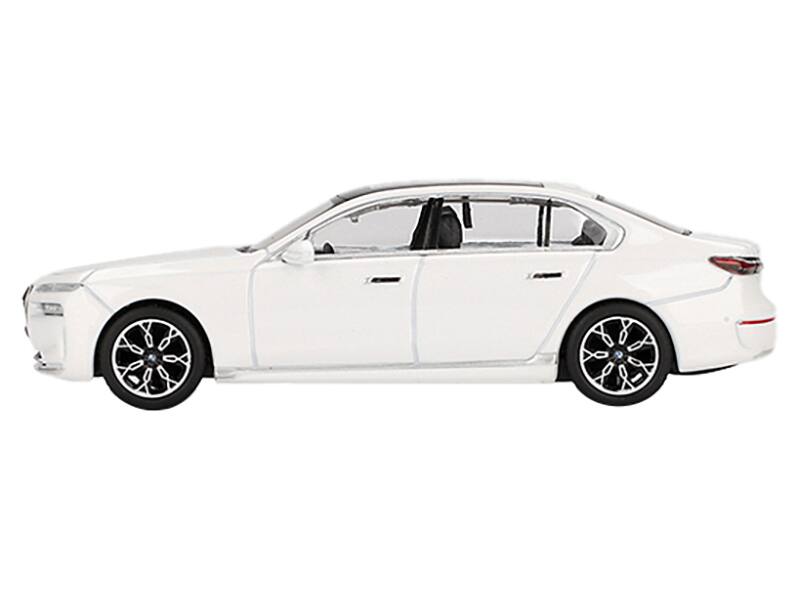 Angle. Mini GT - BMW i7 xDrive60 Mineral White Metallic Limited Edition 1/64 Diecast Model Car by Mini GT - White Metallic.