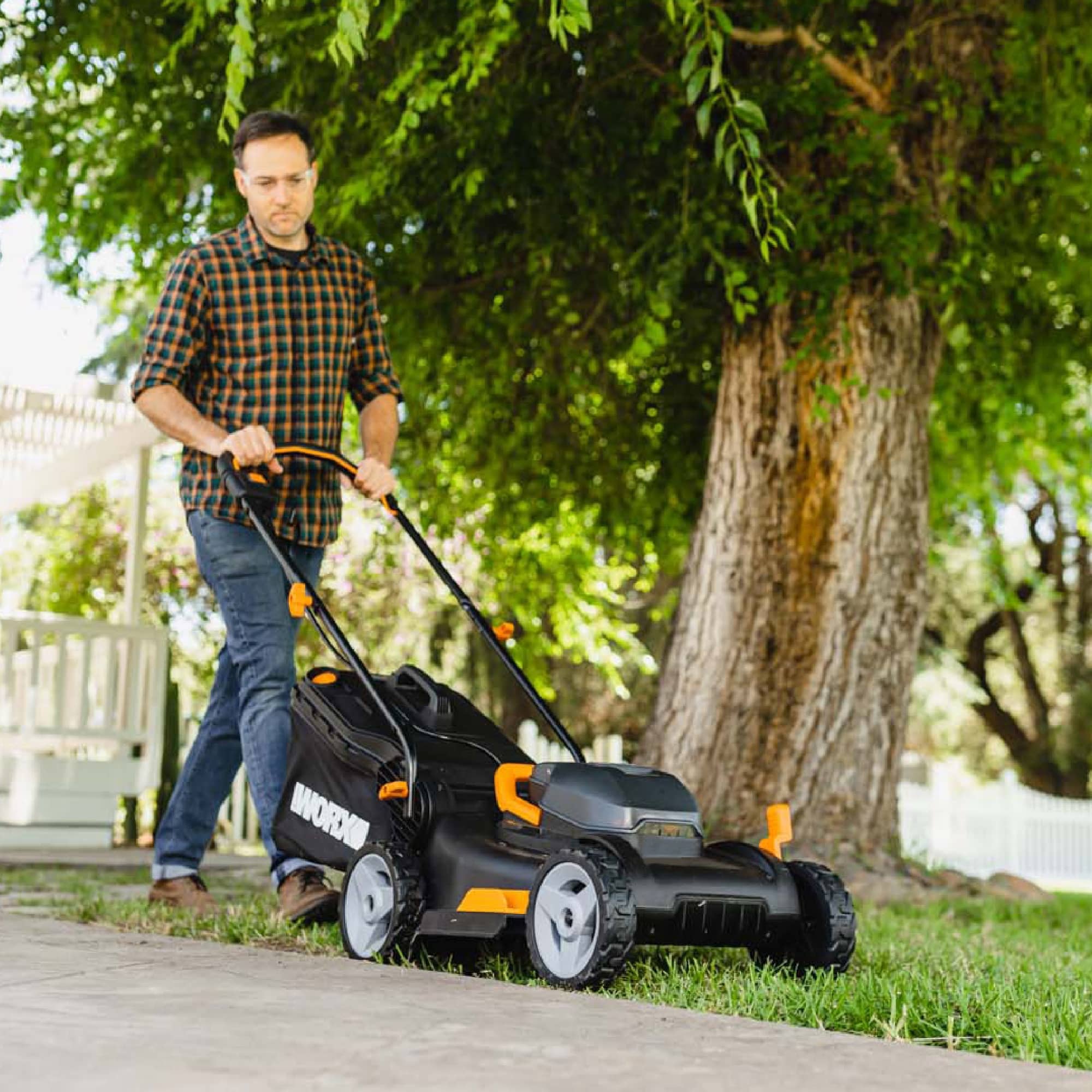 Alt View 13. WORX - WG743 40V 17" Walk Behind Lawn Mower with Grass Collection Bag and Mulcher (2 x 4.0 Ah Batteries and 1 x Charger) - Black.
