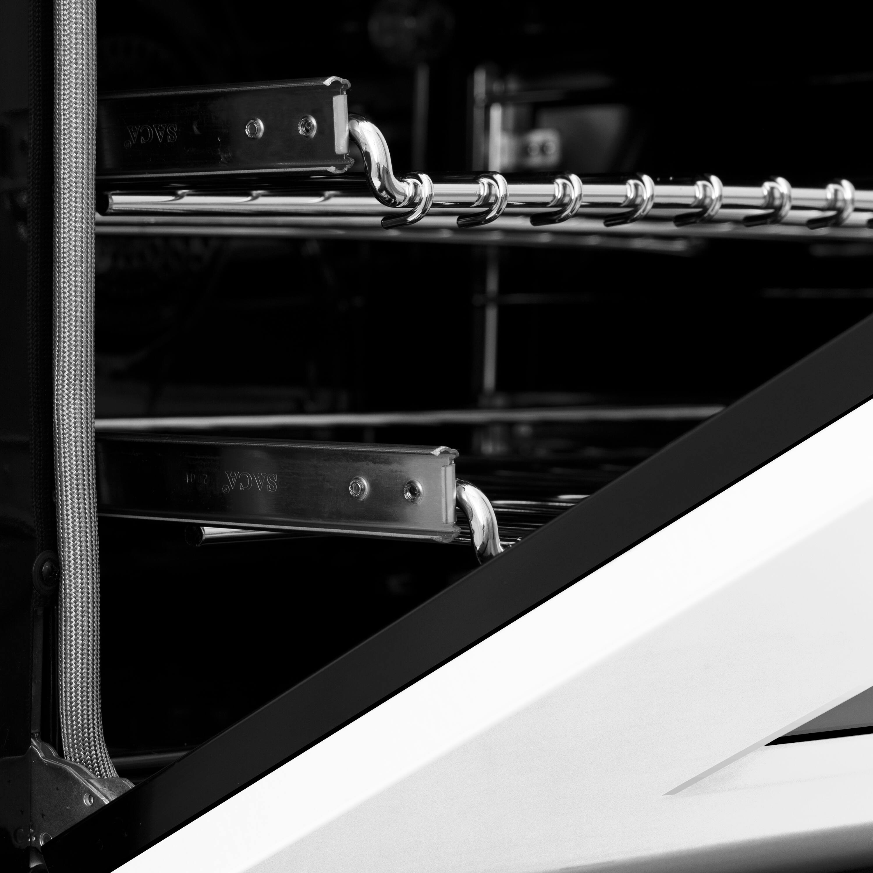 The text on the image is "SACA 10.Z SACA."