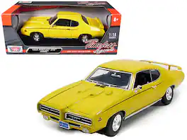 1969 Pontiac GTO Judge Yellow 1/18 Diecast Model Car by Motormax