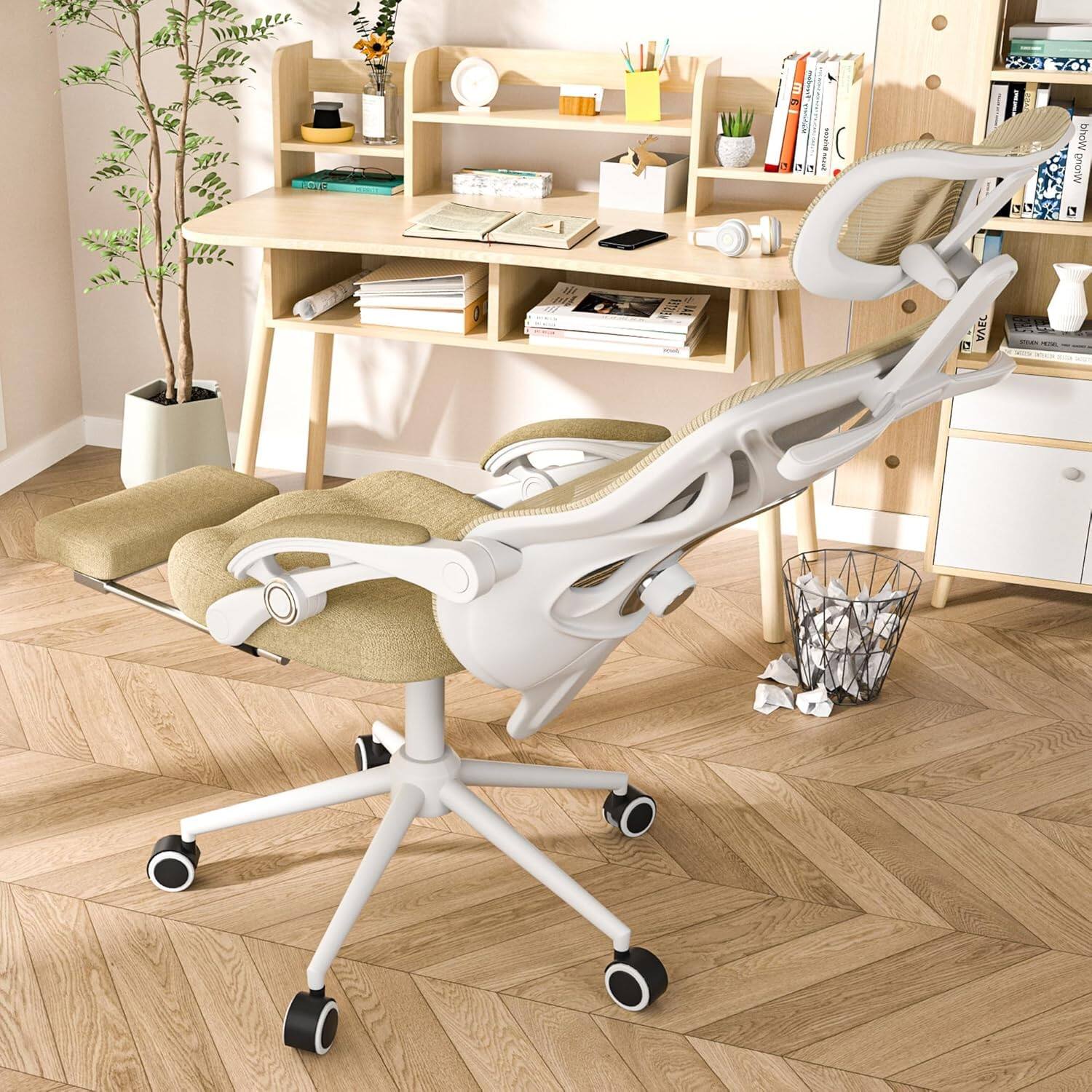 The text in the image appears to be a mix of letters and numbers. Here is the corrected and grouped version:

- O E I 7 I , C I I
- World Moua J
- E AVEC D

It seems like there might be some errors or misinterpretations in the text. If you have more context or a clearer image, I might be able to help further!