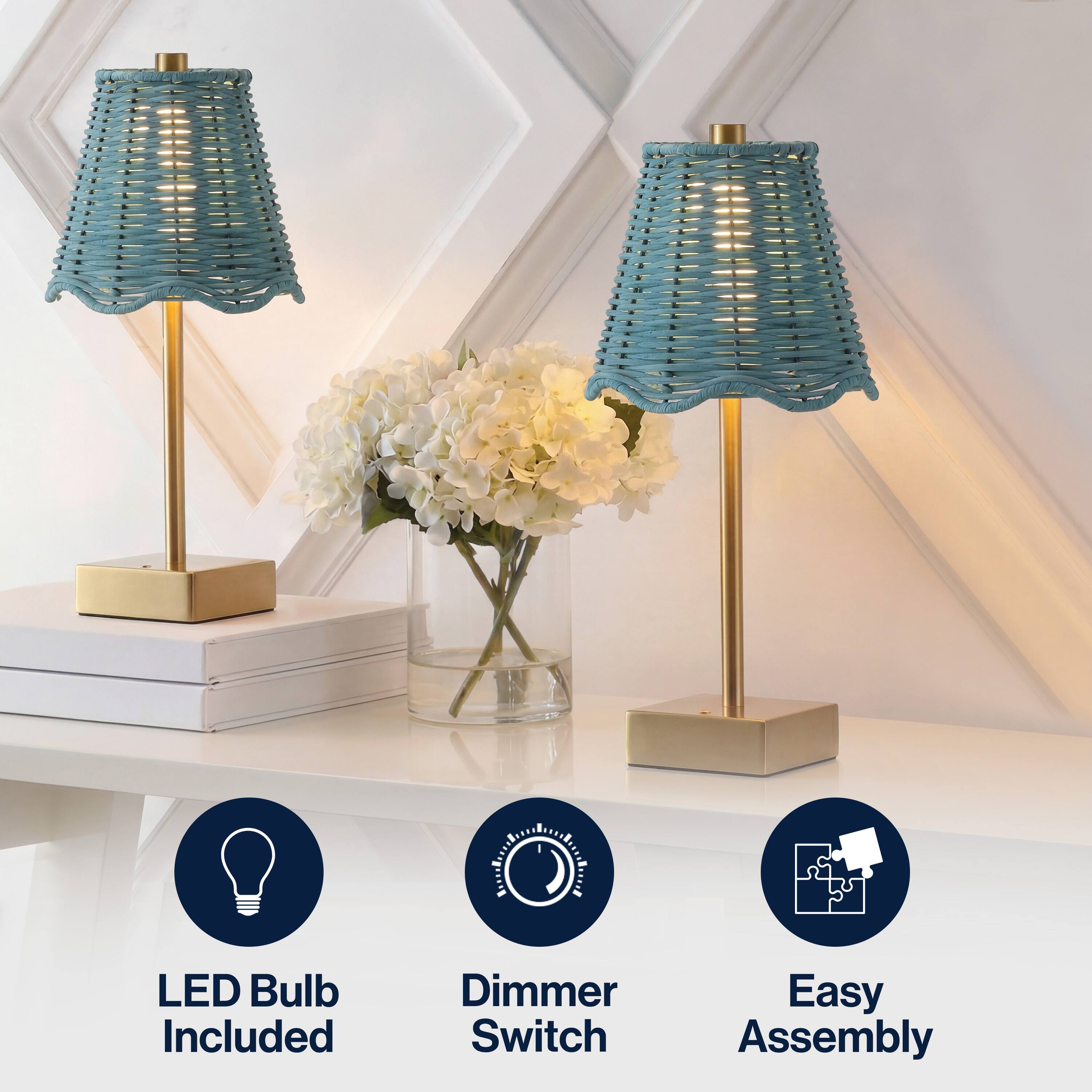 LED Bulb Included  
Dimmer Switch  
Easy Assembly