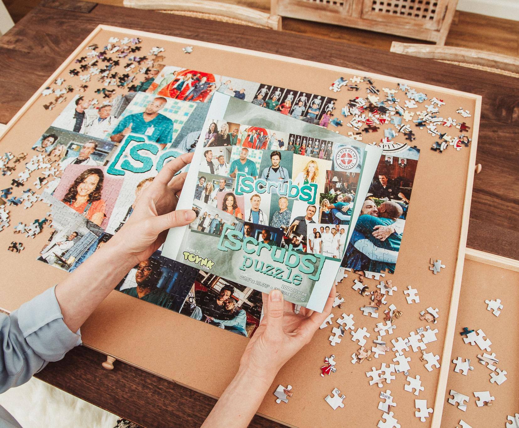 11:00 CN Cormas Erats [Scrubs] Tac Toynk [Scrubs] Puzzle H s D 2 - 10:00 RS30CO USOS 00 Stuare

Scrubs Puzzle
Tommy
Collector's Edition
1000 Pieces
www.tommy.com