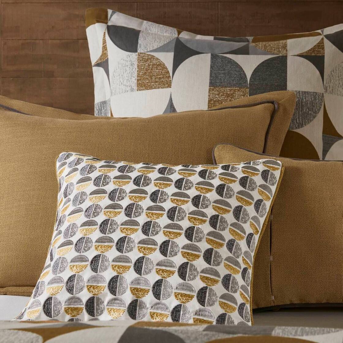 Alt View 2. Gracie Mills - Gracie Mills Rowan 8-Piece Oversized Comforter Set - Gold.