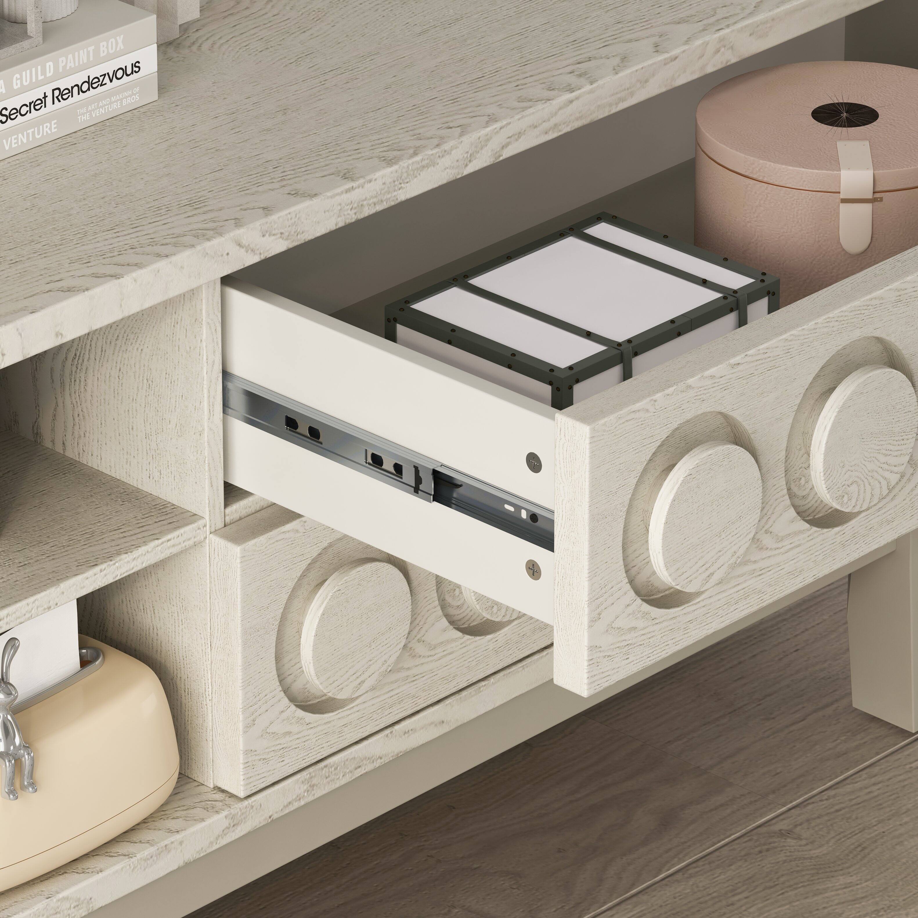 A GUILD PAINT BOX  
Secret Rendezvous  
THE ADVENTURE BOX  
VENTURE