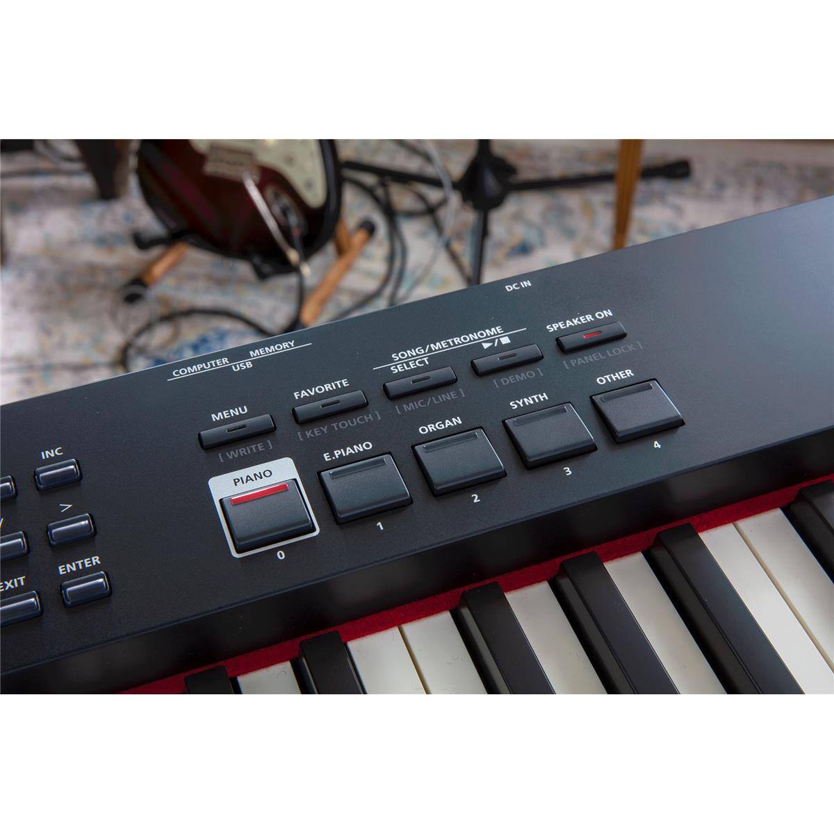 DC IN  
SPEAKER ON  
SOUND/METRONOME  
PANEL LOCK  
OTHER  
SYNTH  
ORGAN  
E.PIANO  
PIANO  
1  
2  
3  
4  
COMPUTER USB  
MEMORY  
SELECT  
MIC/LINE  
MENU  
FAVORITE  
WRITE  
KEY TOUCH  
INC  
ENTER  
EXIT