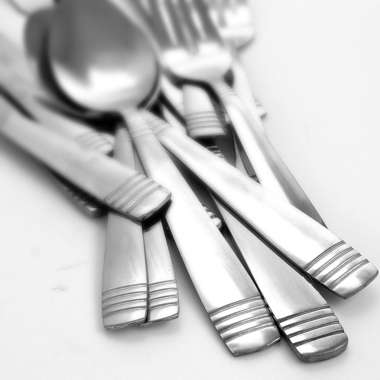 Alt View 3. Gibson - Gibson Palmore Plus 24 Piece Stainless Steel Flatware Set with 4 Steak Knives - Silver.