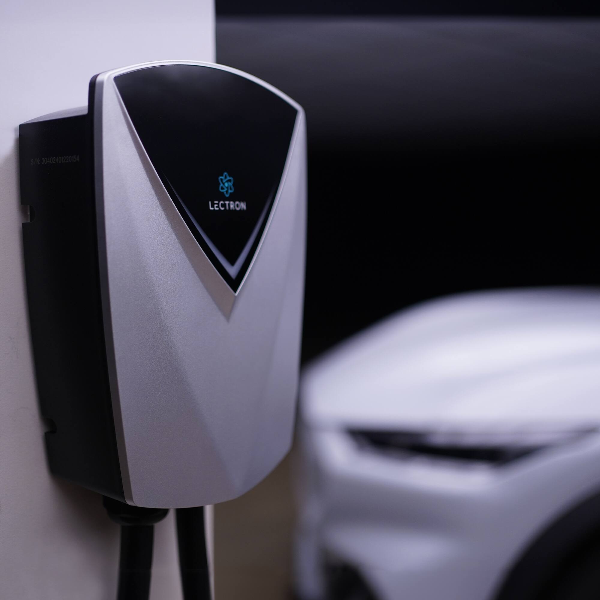 The text on the image reads "Sk 30402401220154 LECTRON."